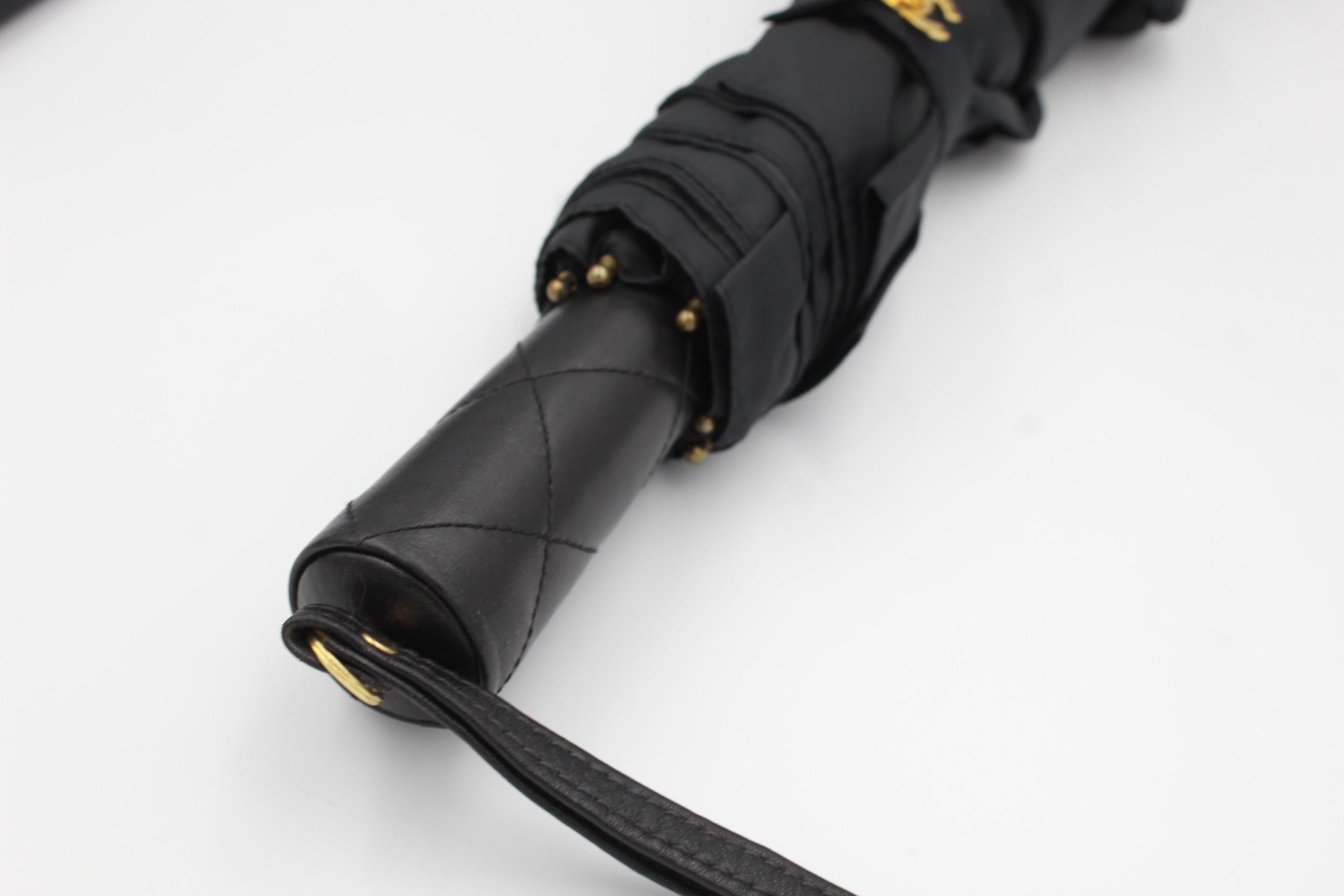 Vintage Chanel Nearly 1994 Umbrella Bag with Double C clasp In Good Condition In Paris, FR