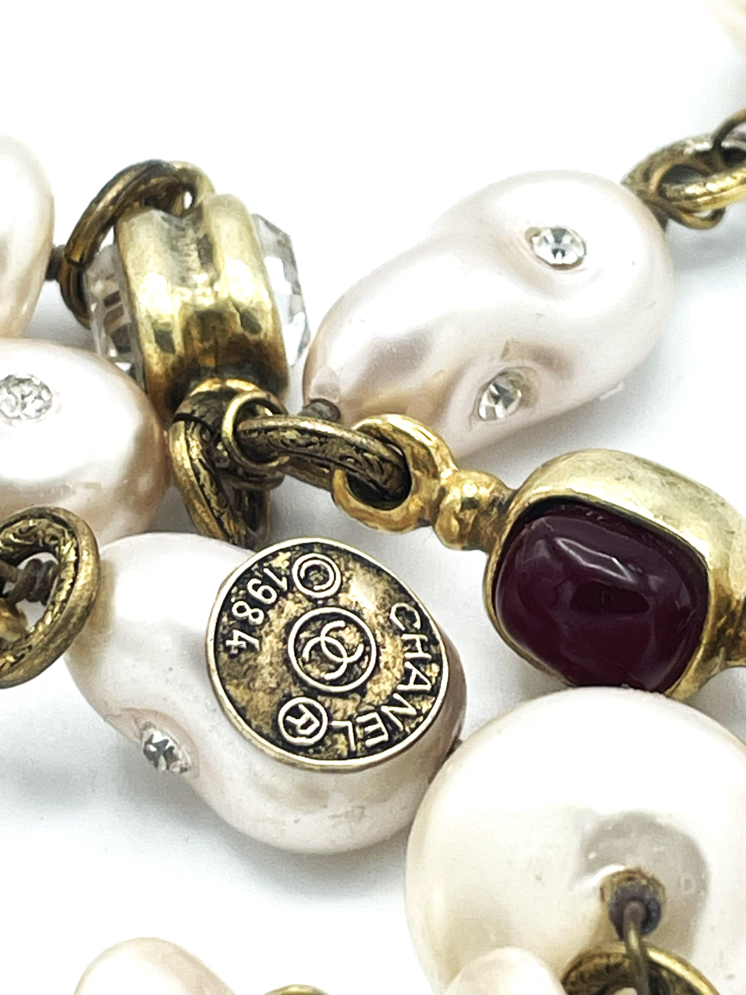 Collana vintage di Chanel,  Perle false, Gripoix, strass trasparenti, firmato 1984 in vendita 8