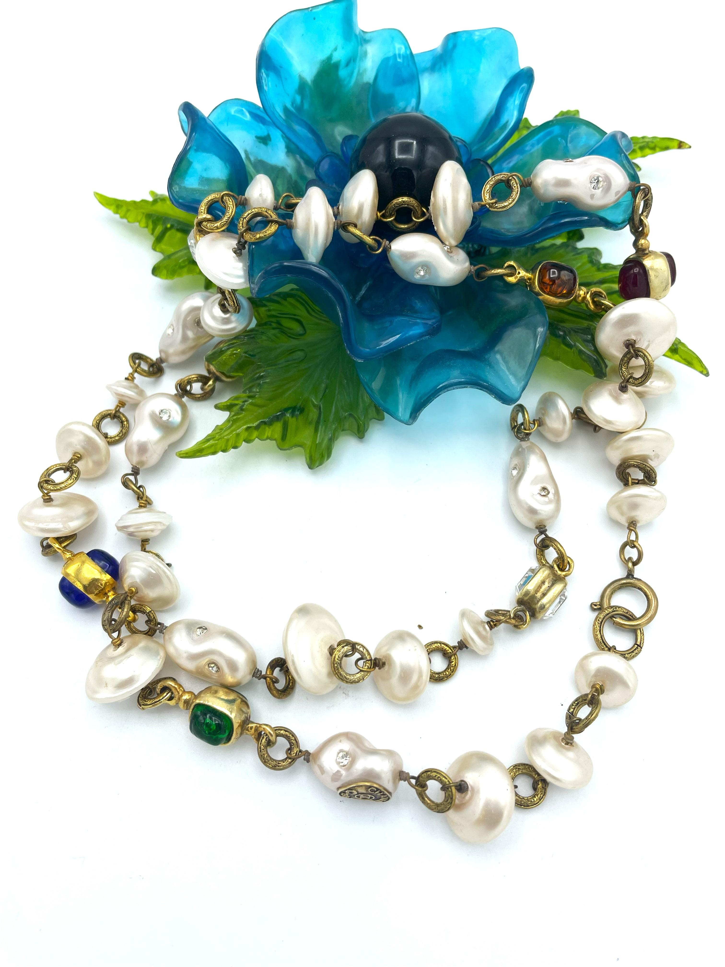 Taglio misto Collana vintage di Chanel,  Perle false, Gripoix, strass trasparenti, firmato 1984 in vendita