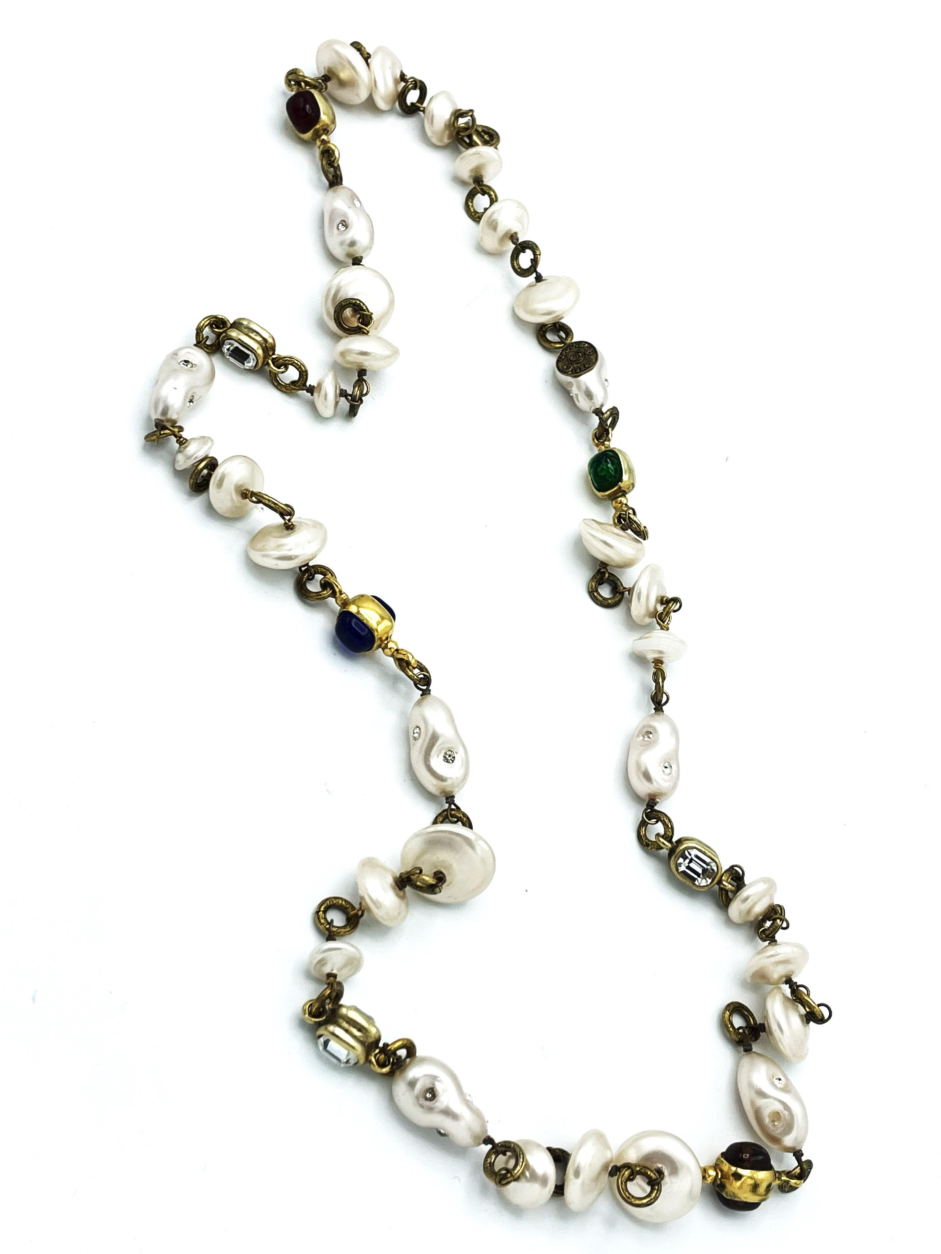 Collana vintage di Chanel,  Perle false, Gripoix, strass trasparenti, firmato 1984 In condizioni buone in vendita a Stuttgart, DE