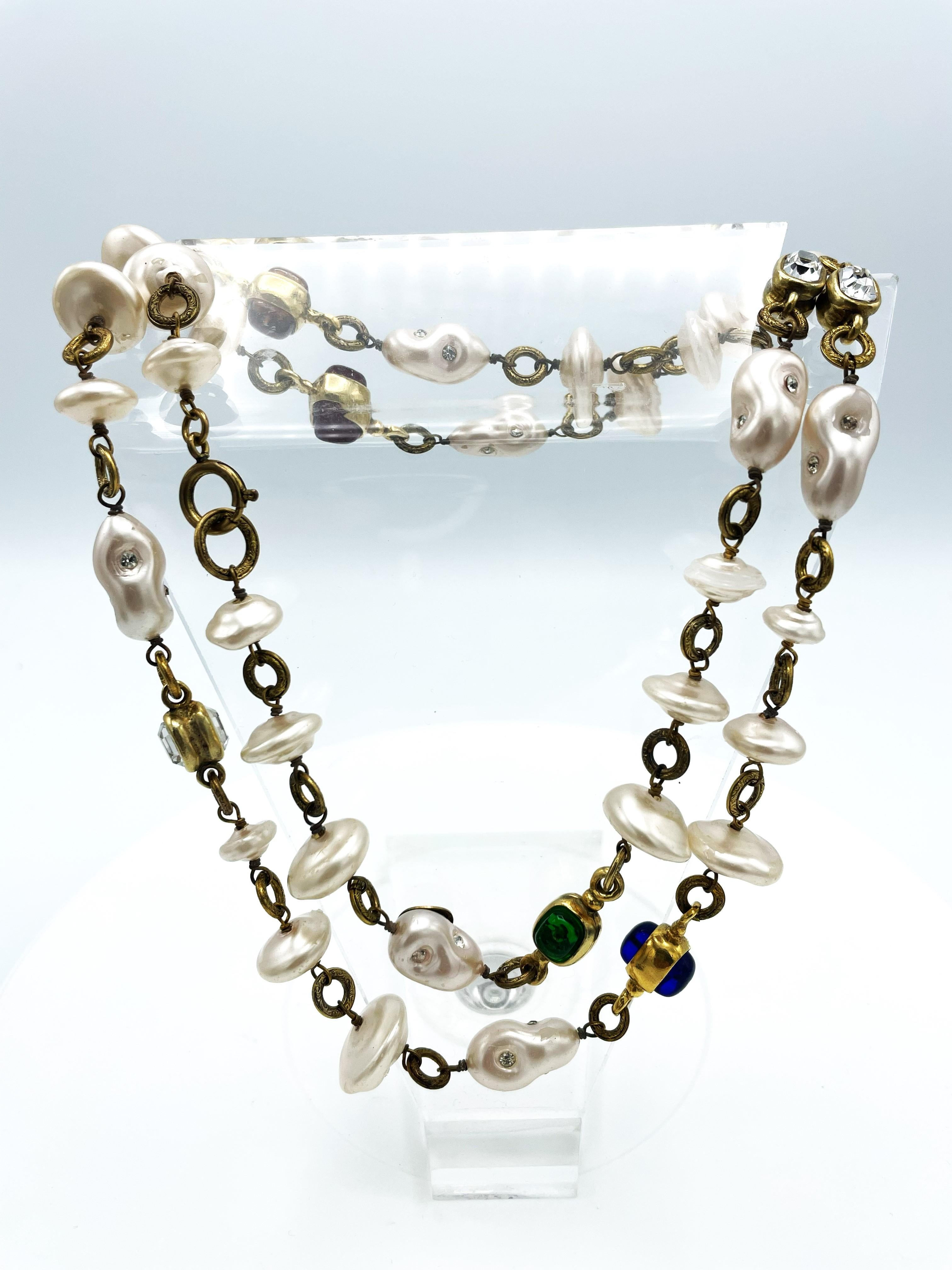 Collana vintage di Chanel,  Perle false, Gripoix, strass trasparenti, firmato 1984 in vendita 3