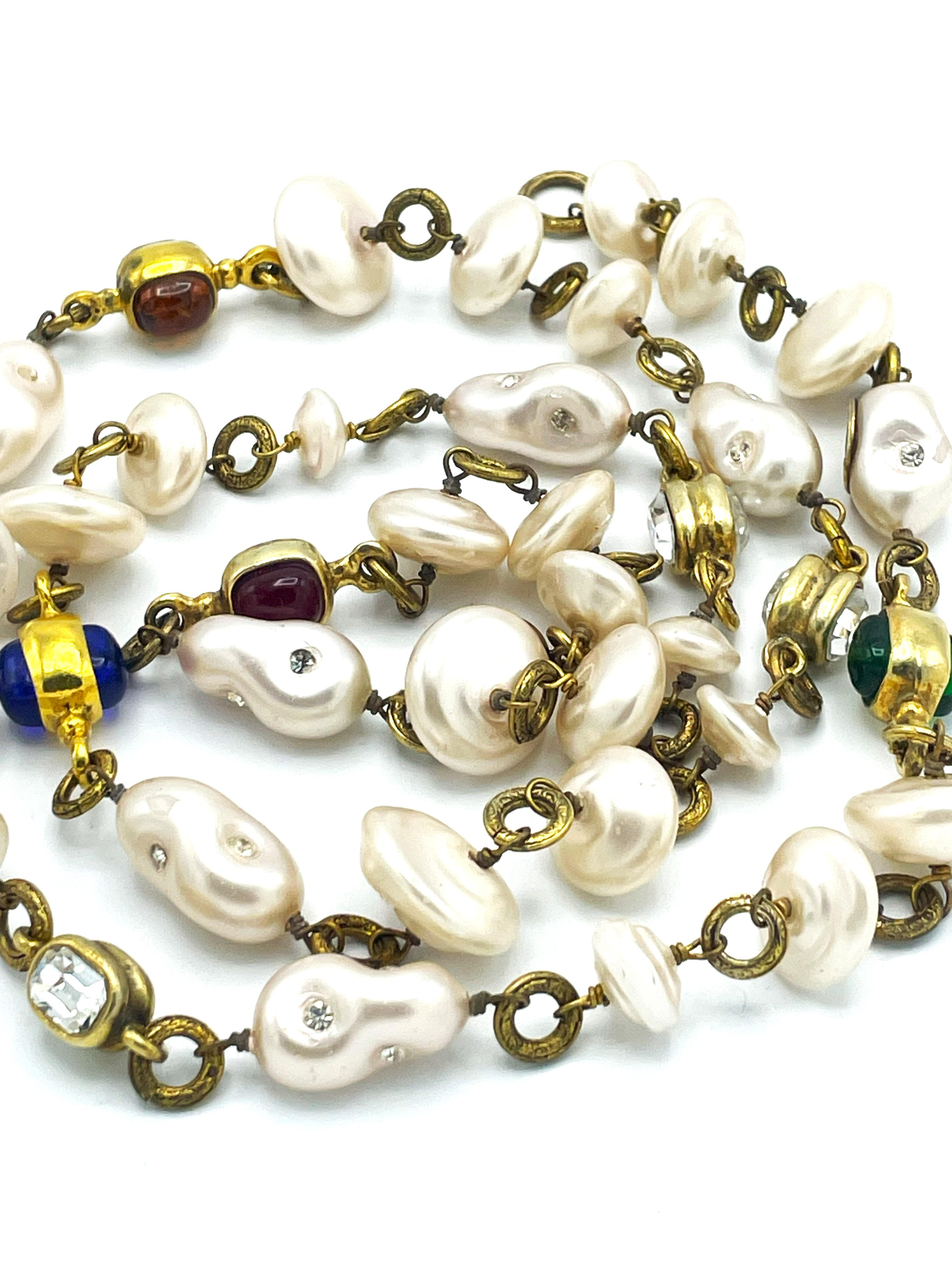 Collana vintage di Chanel,  Perle false, Gripoix, strass trasparenti, firmato 1984 in vendita 4