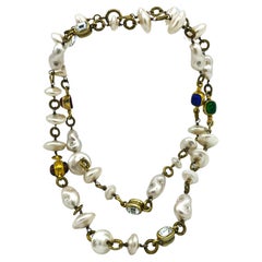 Collier CHANEL vintage,  Gripoix, perles fausses, strass clairs, signé 1984