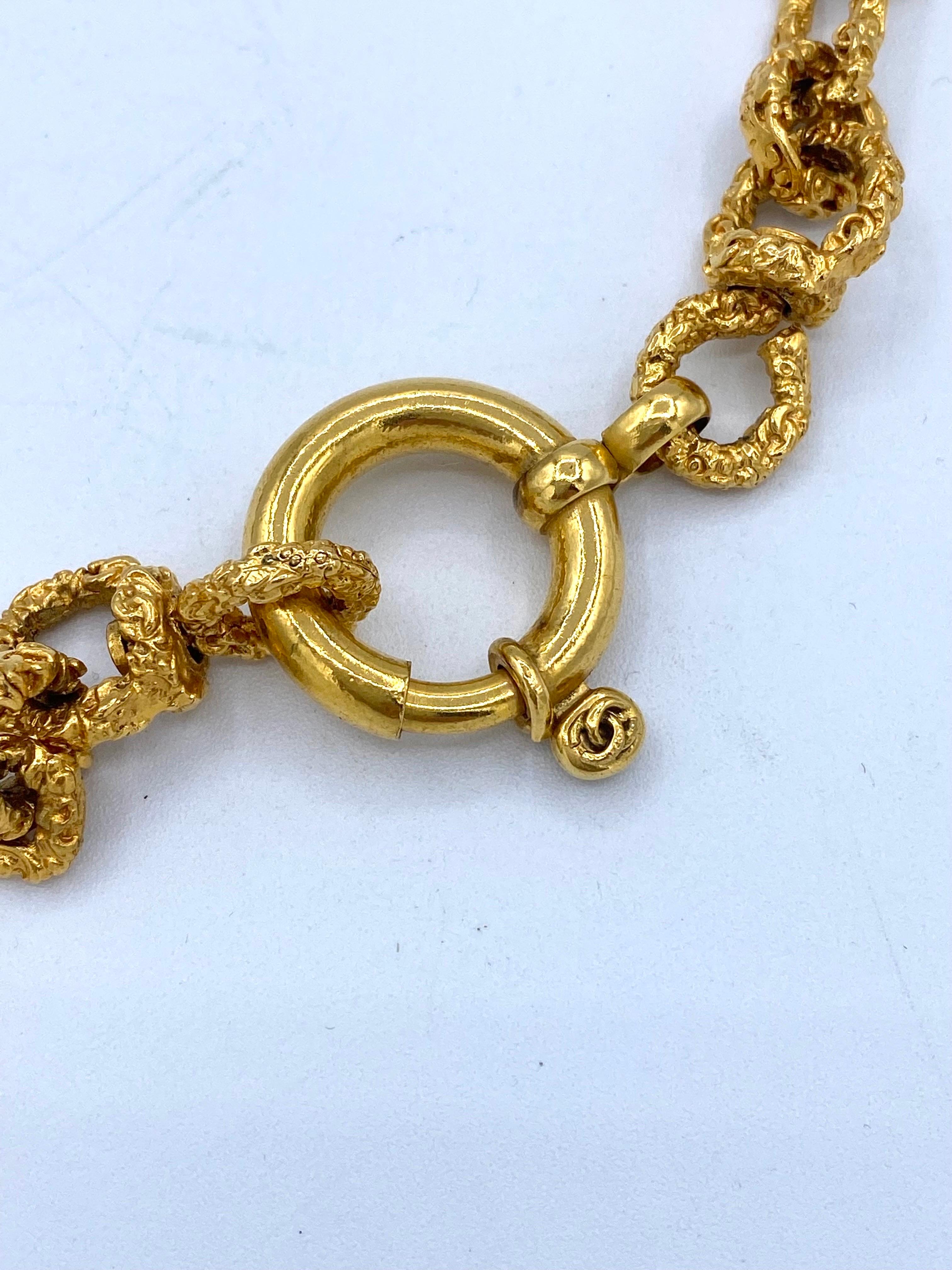 Vintage Chanel necklace from 1990 gold chain textured and intertwined CC pattern 1
