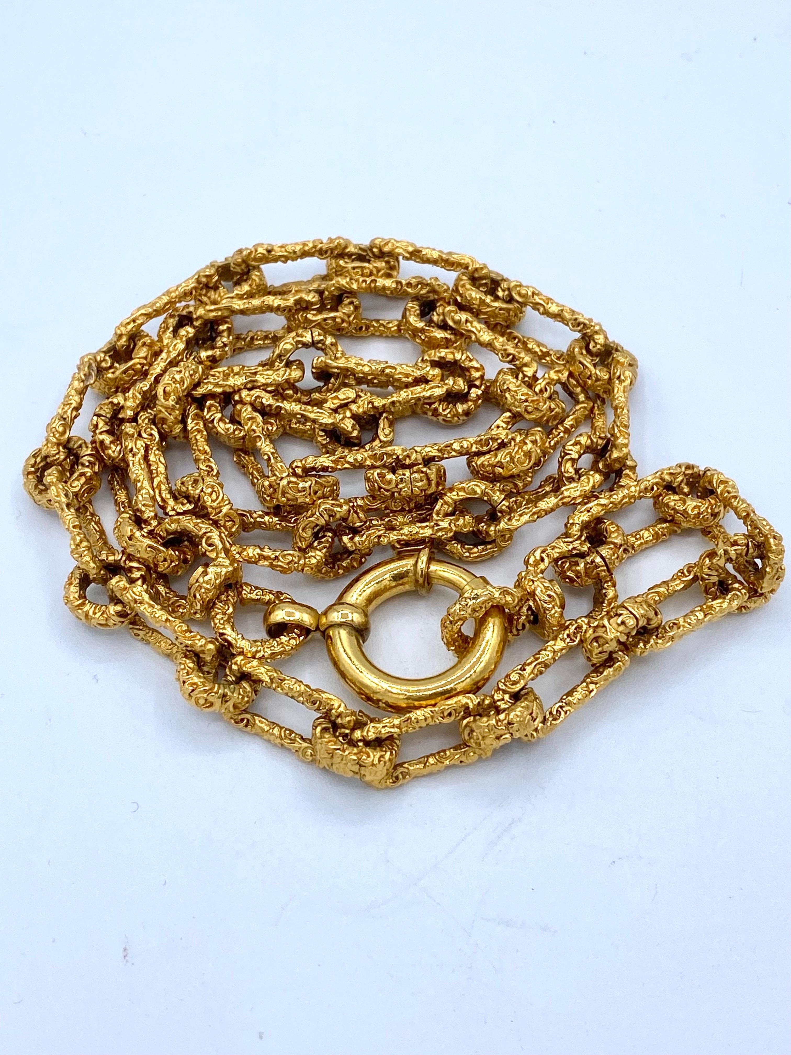 Vintage Chanel necklace from 1990 gold chain textured and intertwined CC pattern 2
