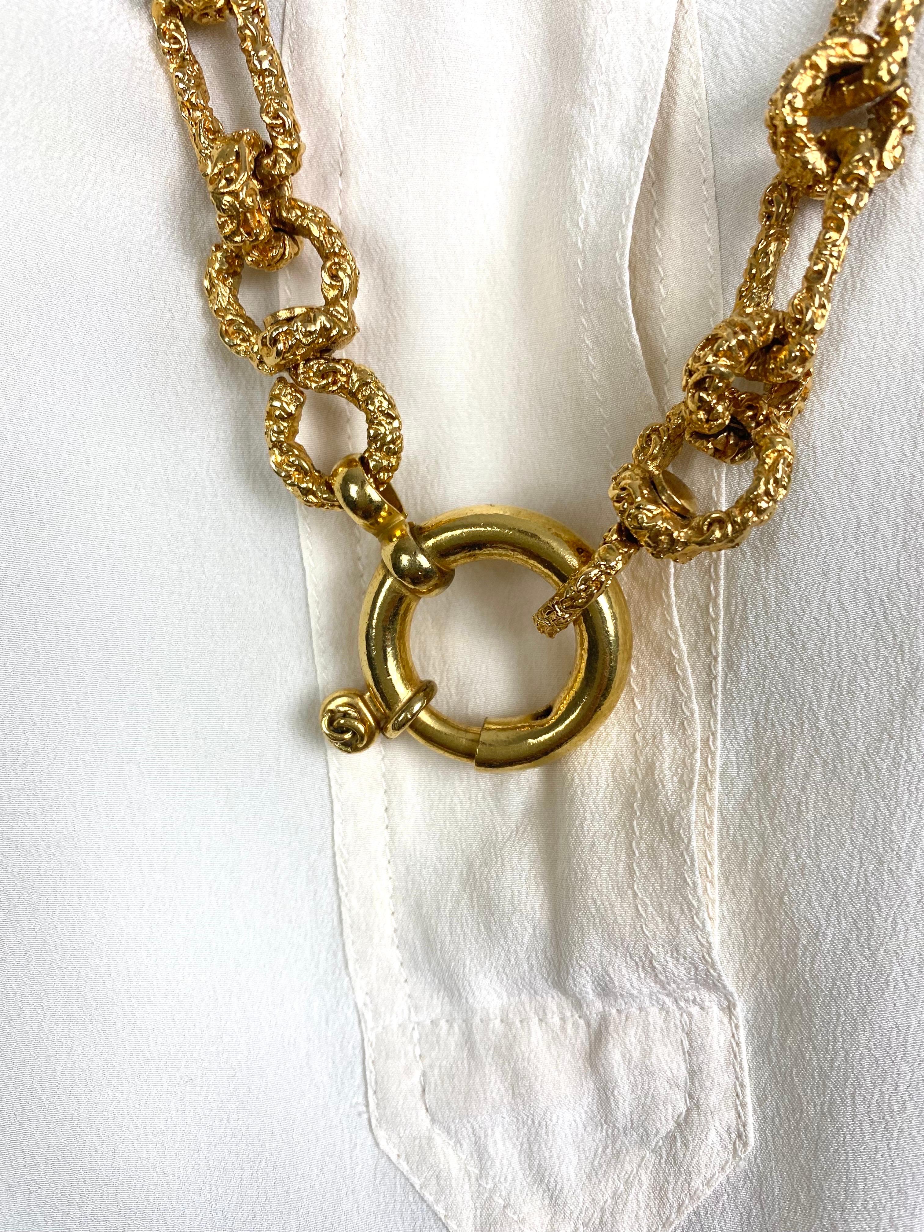 Vintage Chanel necklace from 1990 gold chain textured and intertwined CC pattern 4