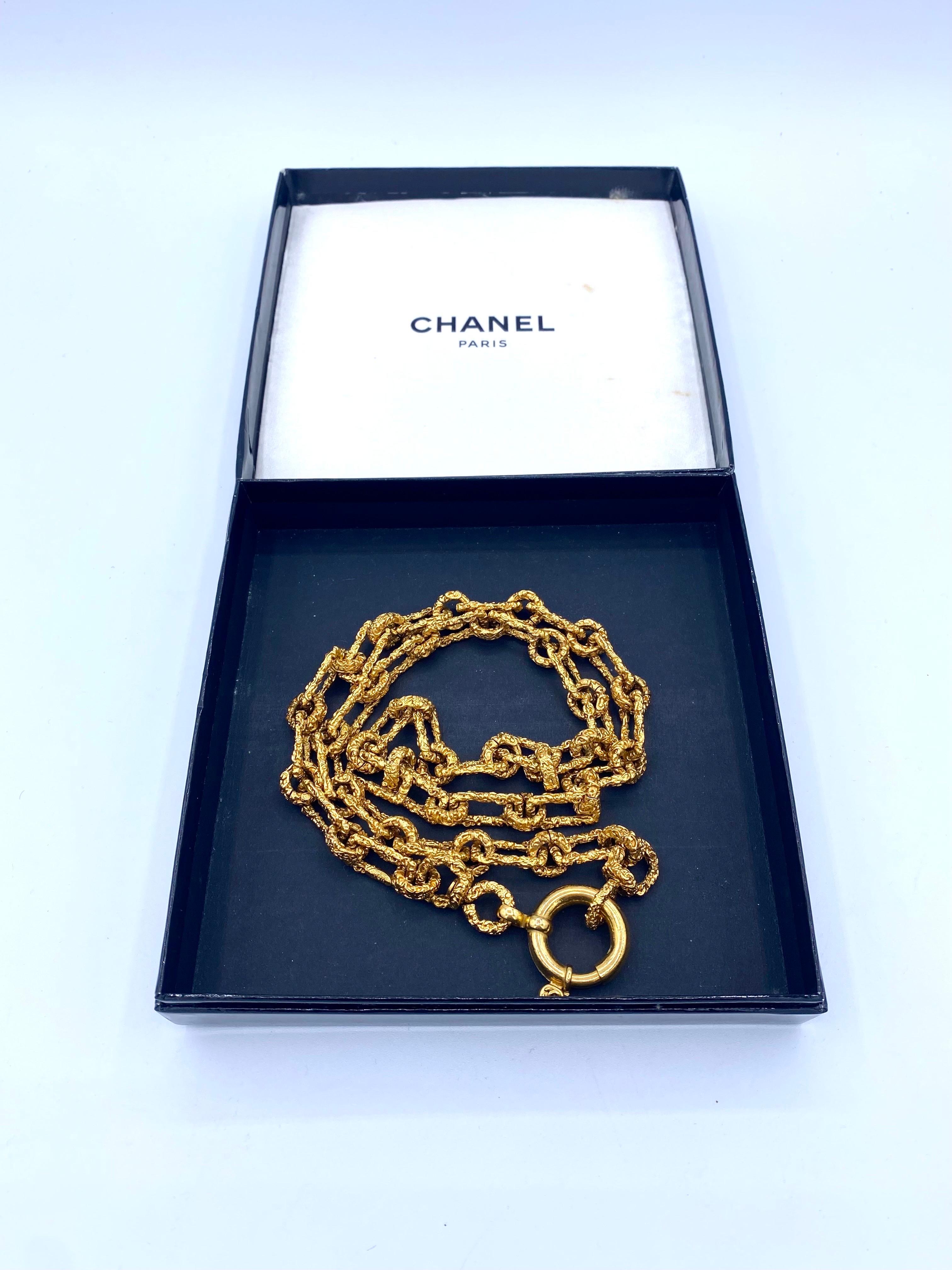 Vintage Chanel necklace from 1990 gold chain textured and intertwined CC pattern 5