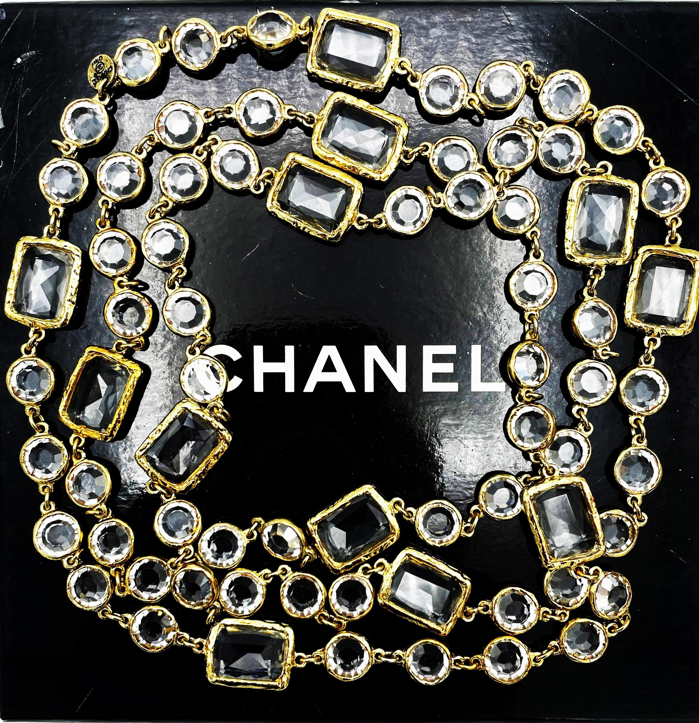 Vintage CHANEL Necklace/Sautoir with 12 clear Chicklets, signed 1981, gold plate In Excellent Condition In Stuttgart, DE