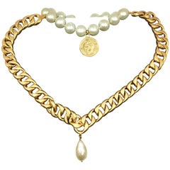 Vintage Chanel Necklace with Pearls