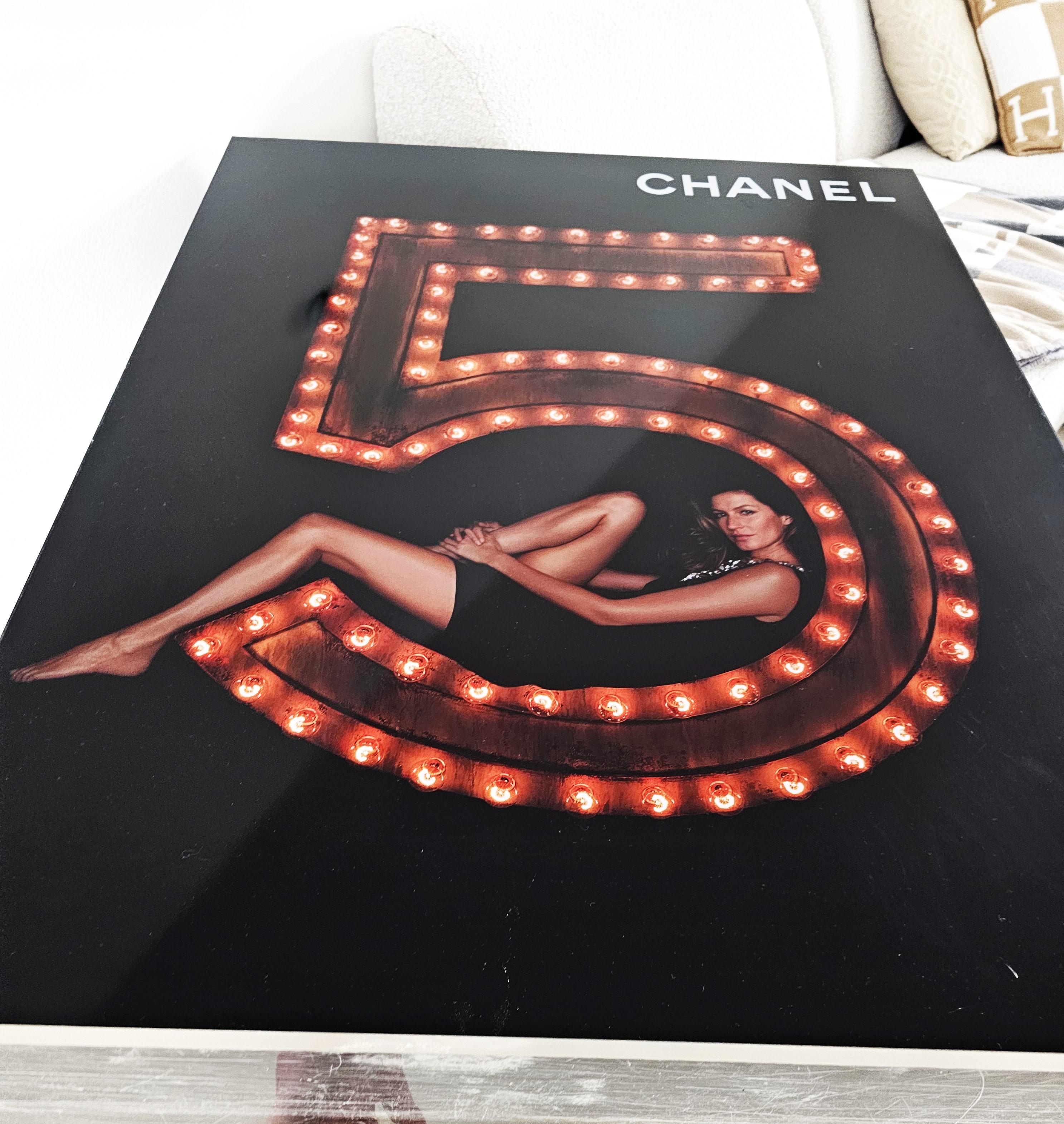 Vintage Chanel Nr. 5 Beleuchtete Anzeige Display - Gisele Bündchen 2014 Schwarz Gold - Lampe im Zustand „Gut“ im Angebot in 'S-HERTOGENBOSCH, NL