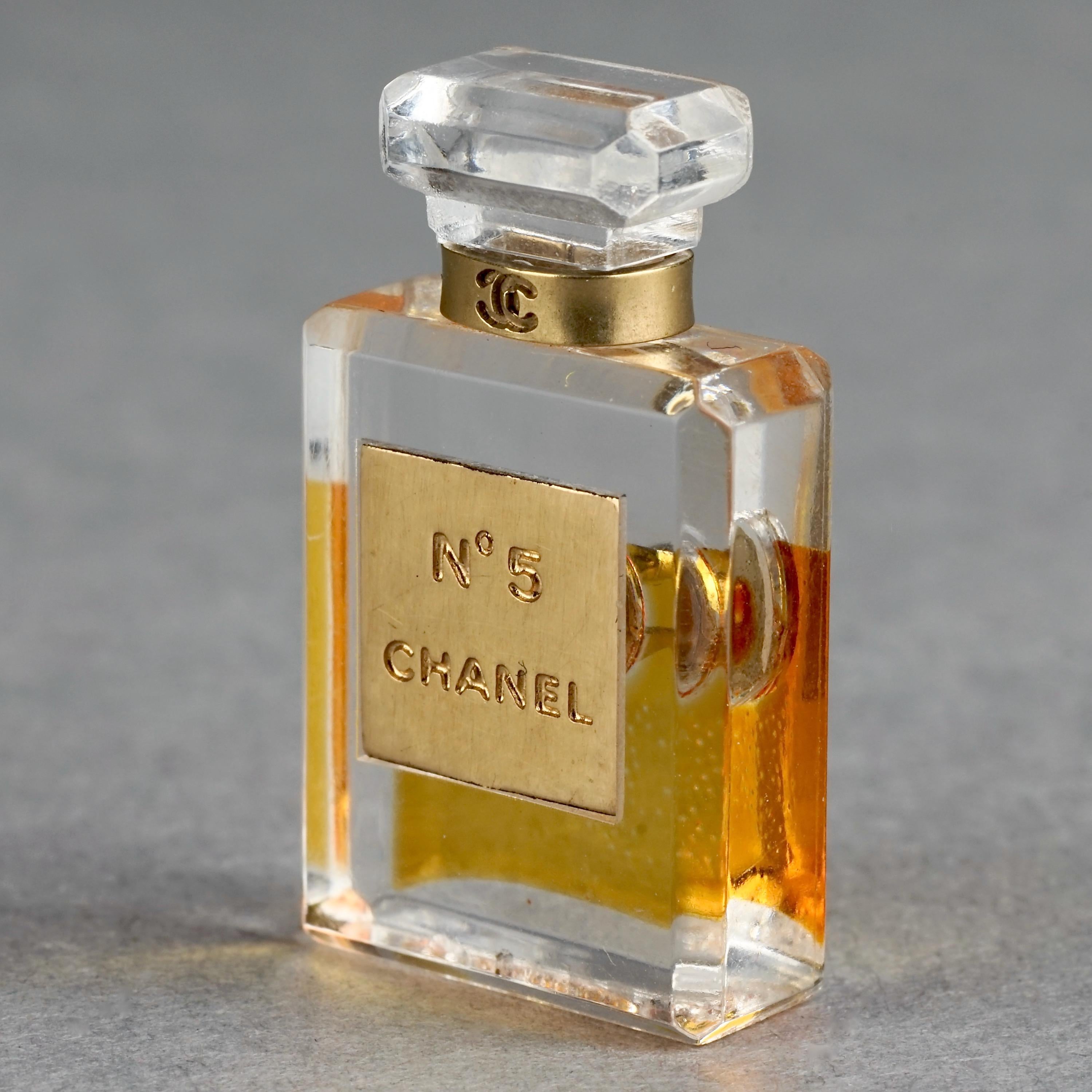 Vintage CHANEL No.5 Miniature Perfume Bottle Pin Brooch Excellent état à Kingersheim, Alsace