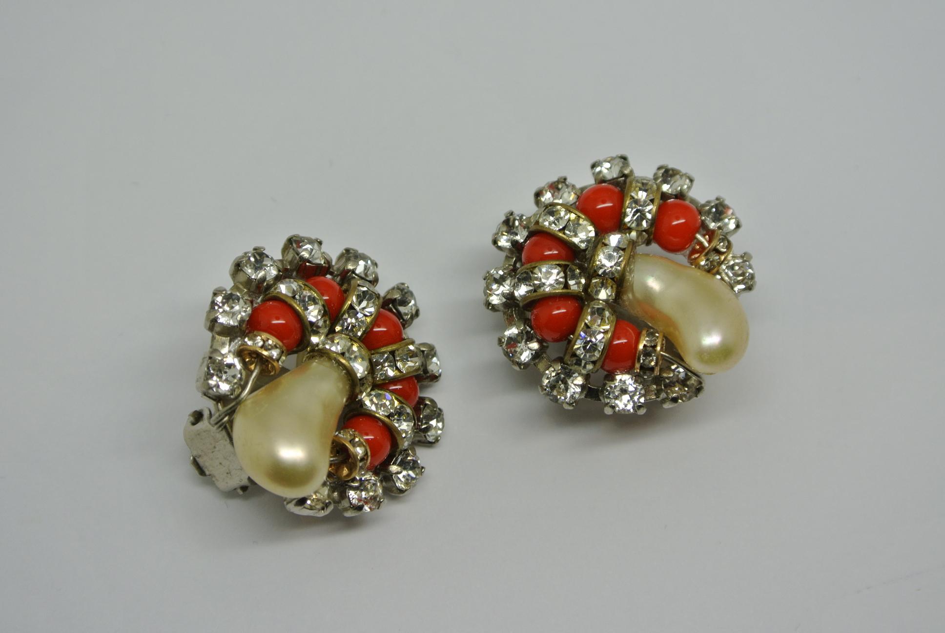 Pair of Chanel baroque pearl earrings, dated 1960s. Comes with orange glass and rhinestones. Designed by Robert Goossens. Good condition, glue marks can be seen from back side. 
