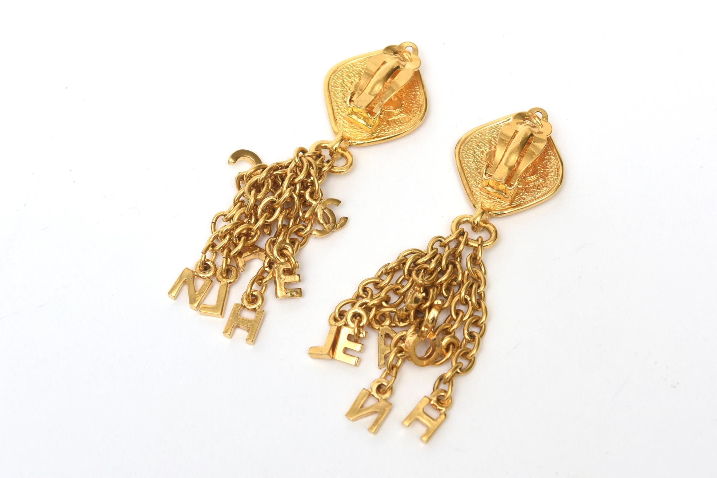 Chanel Charm Dangle Clip On Earrings Vintage In Good Condition In North Miami, FL