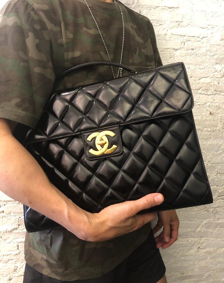 Anni 90 Chanel Vintage Patent Leather Jumbo Logo Briefcase Attache Document Nero su 1stDibs portadocumenti chanel chanel laptop chanel vintage briefcase