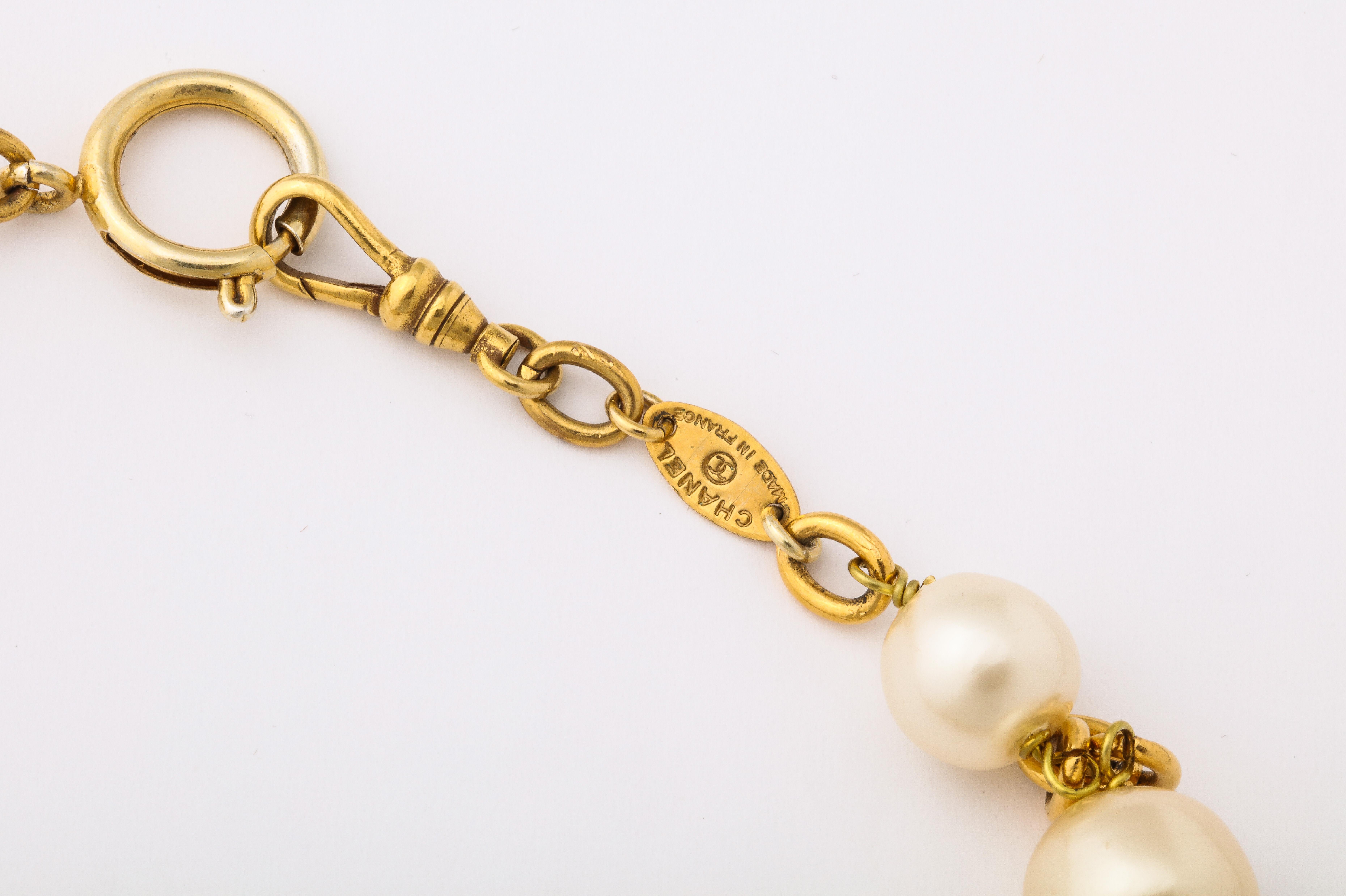 Vintage Chanel Pearl and Gripoux Chicklet Necklace In Good Condition For Sale In New York, NY