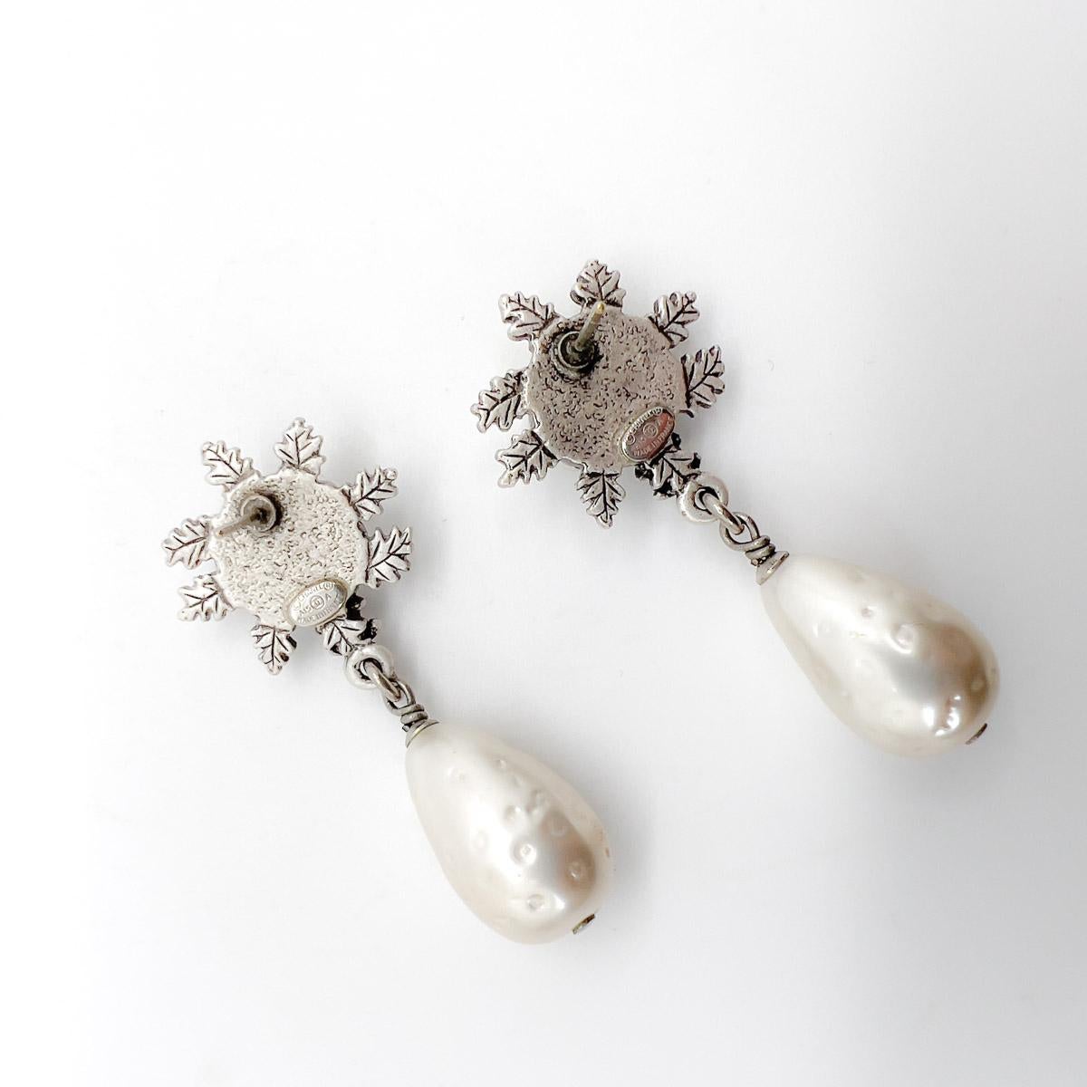 Vintage Chanel Pearl Bomb Drop Earrings 2015 In Good Condition For Sale In Wilmslow, GB