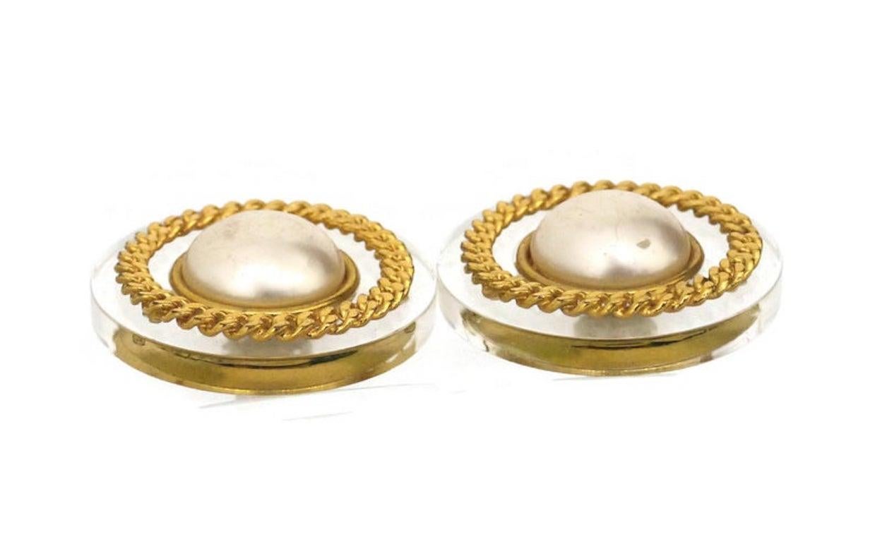 Vintage CHANEL Pearl Chain Plexiglas Earrings In Good Condition In Kingersheim, Alsace