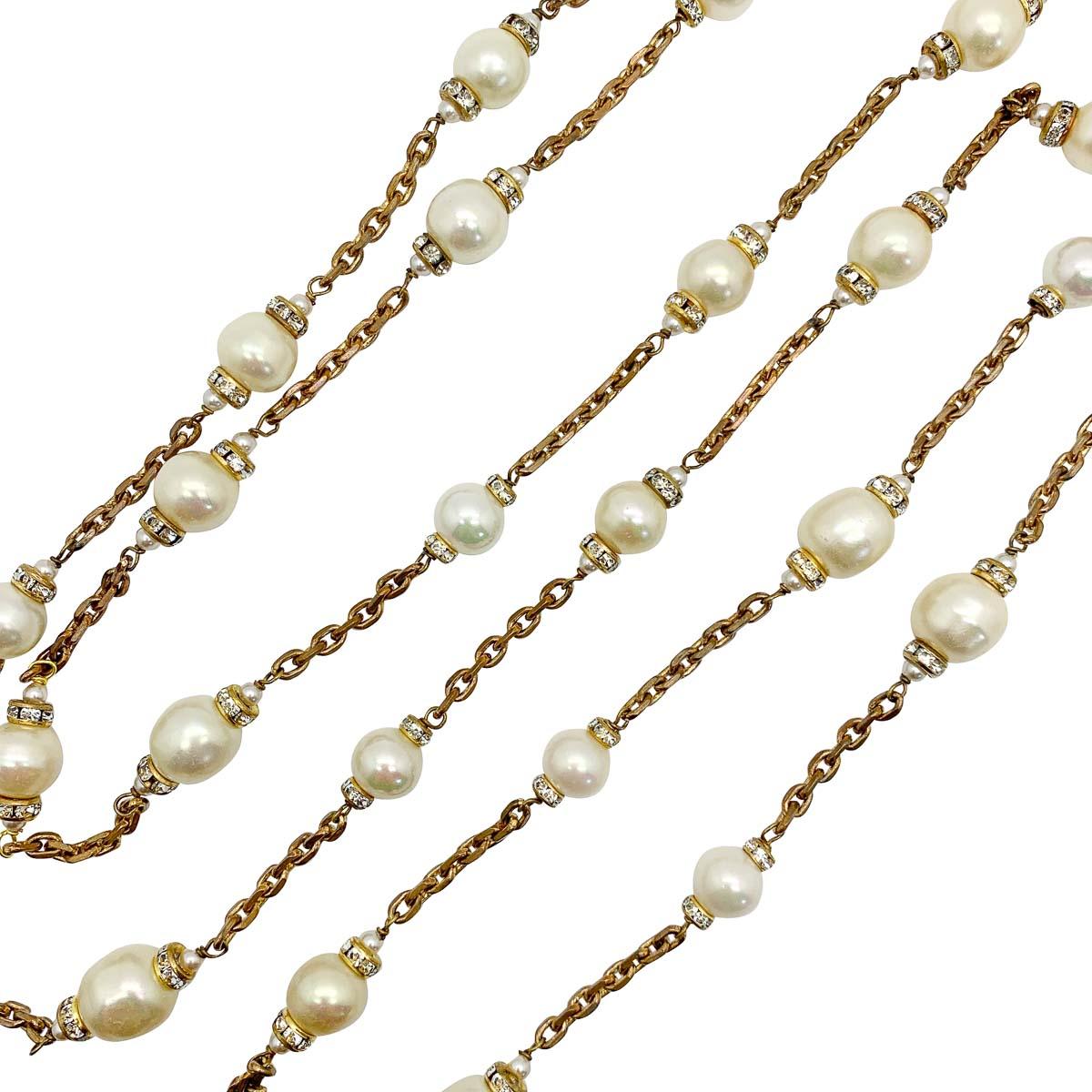 Langes Vintage Chanel-Sautoir aus Perlen und Paste, 1960er Jahre für Damen oder Herren im Angebot