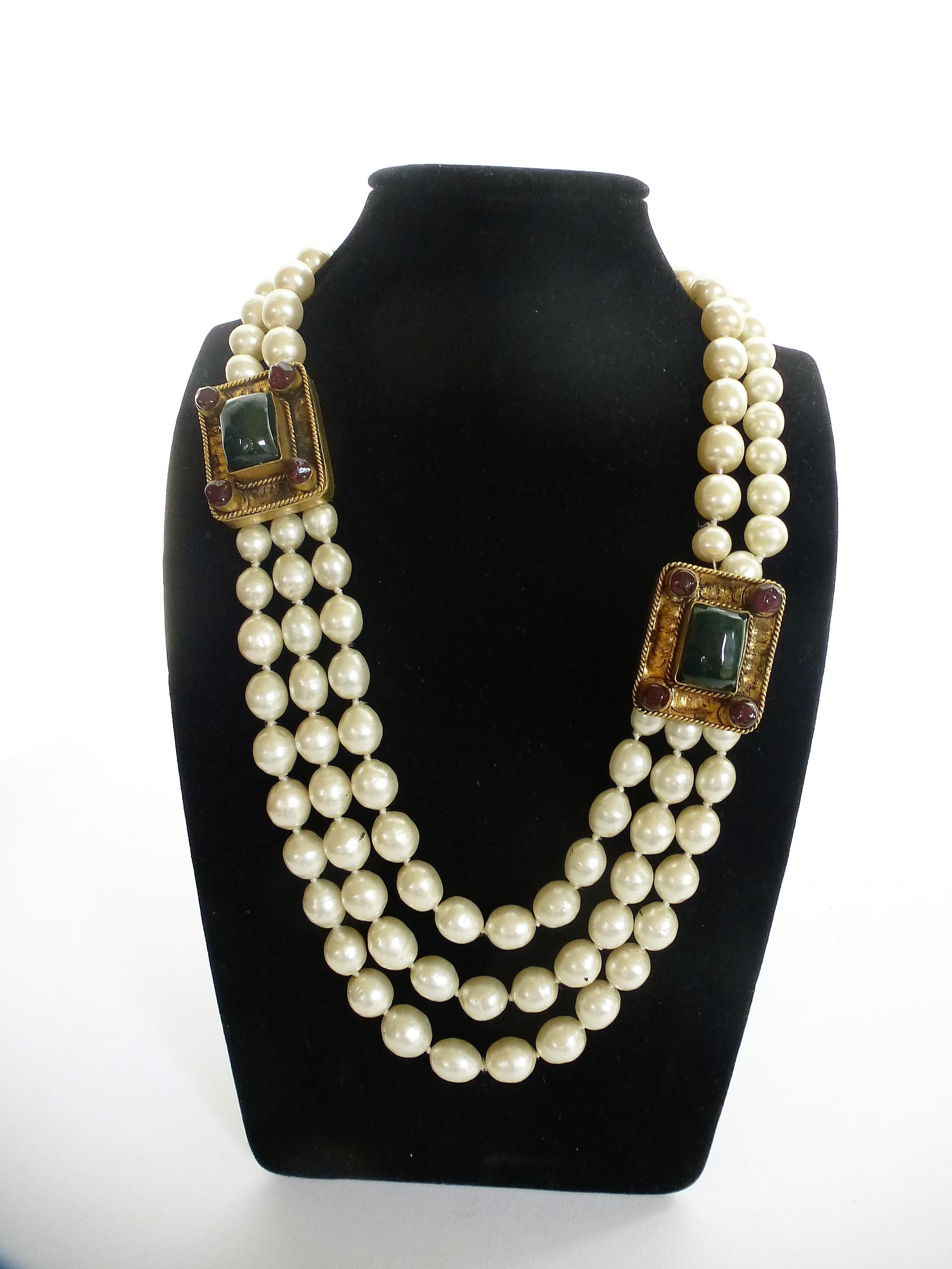 Vintage Chanel pearl necklace by R. Goossens and House of Gripoix signed 1984. 4