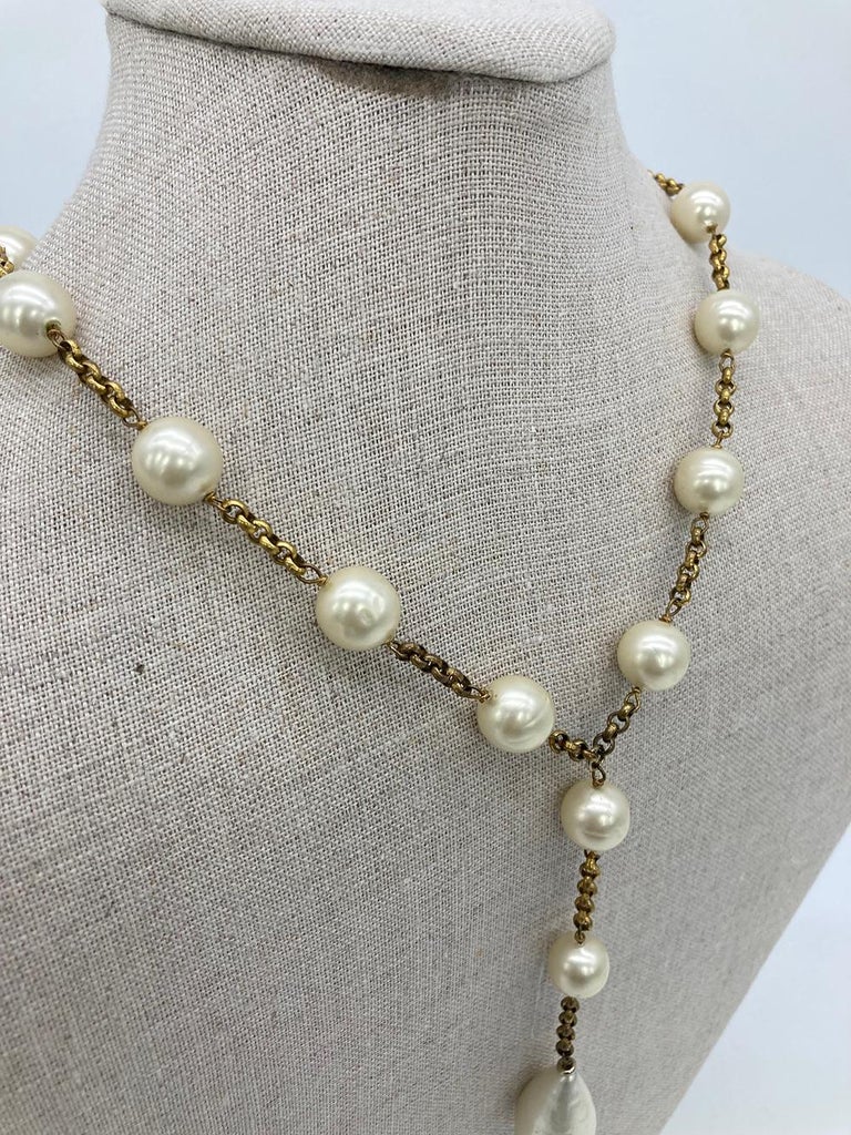 Vintage Chanel Pearl Y Lariat Necklace For Sale at 1stDibs  vintage chanel  necklace pearl, pearl y necklace gold, chanel pearl necklace