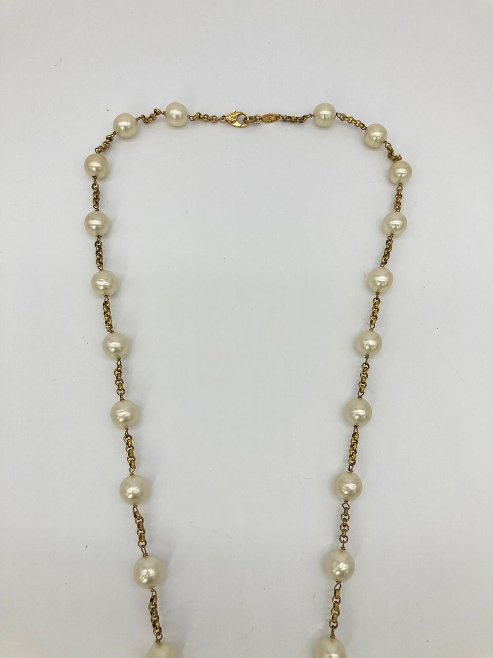 Women's Vintage Chanel Pearl Lariat Necklace For Sale