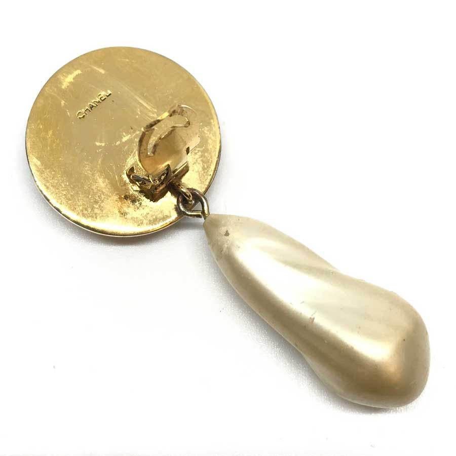 De las mujeres Colgante Chanel vintage Pendientes de clip Trébol en tono dorado y cristal fundido en venta
