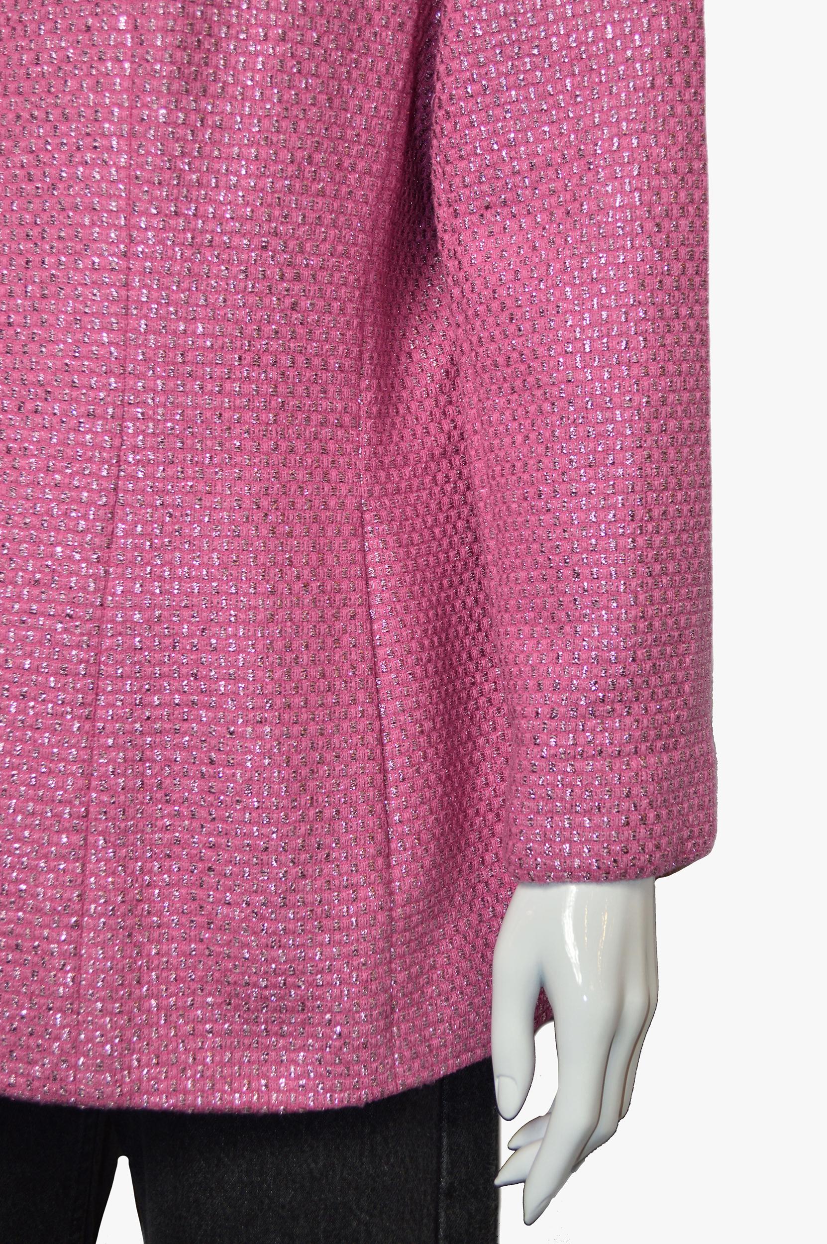 Vintage Chanel Pink and Metallic Blazer, Cruise 2001 Collection In Good Condition In New York, NY