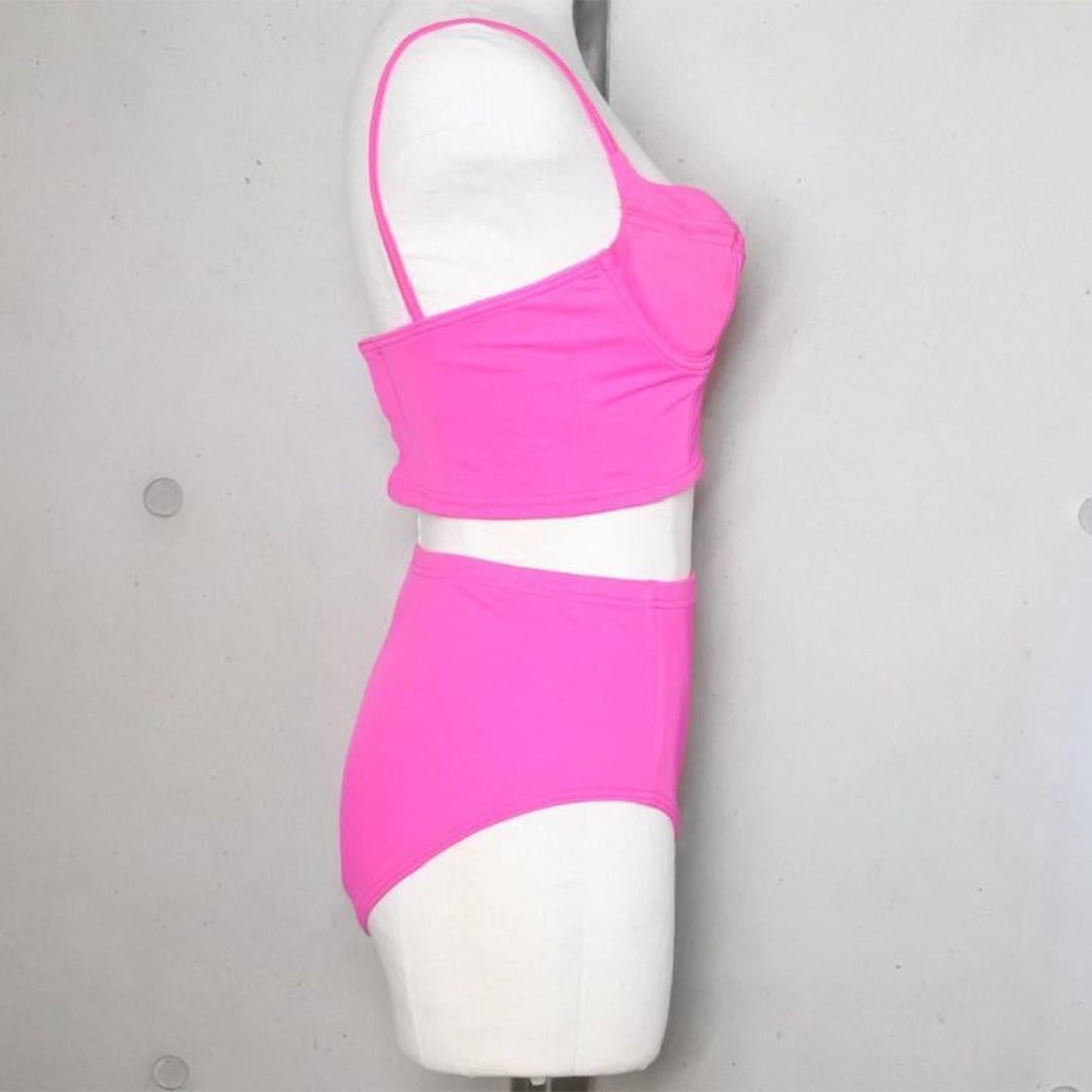 Vintage Chanel pink swimsuit size 40 In Good Condition For Sale In Chicago, IL