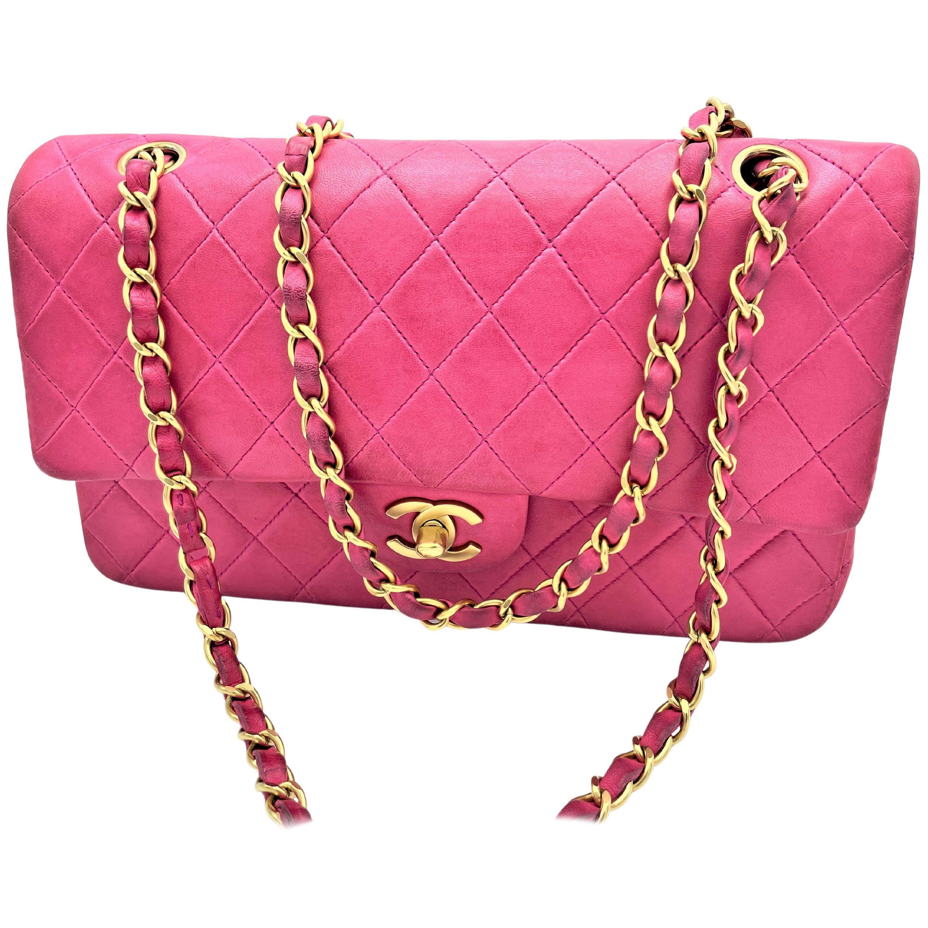 Vintage CHANEL gesteppte Vintage-Doppelklappentasche, Lammfellleder, mittelgroß in Rosa, 1995 im Angebot