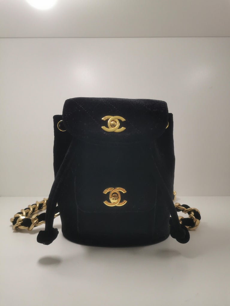 chanel mini velvet backpack Pearl Crush Vanity Black Bag (For Hire) EKOLUV features two exterior side pockets Chanel Mini Backpack - purple