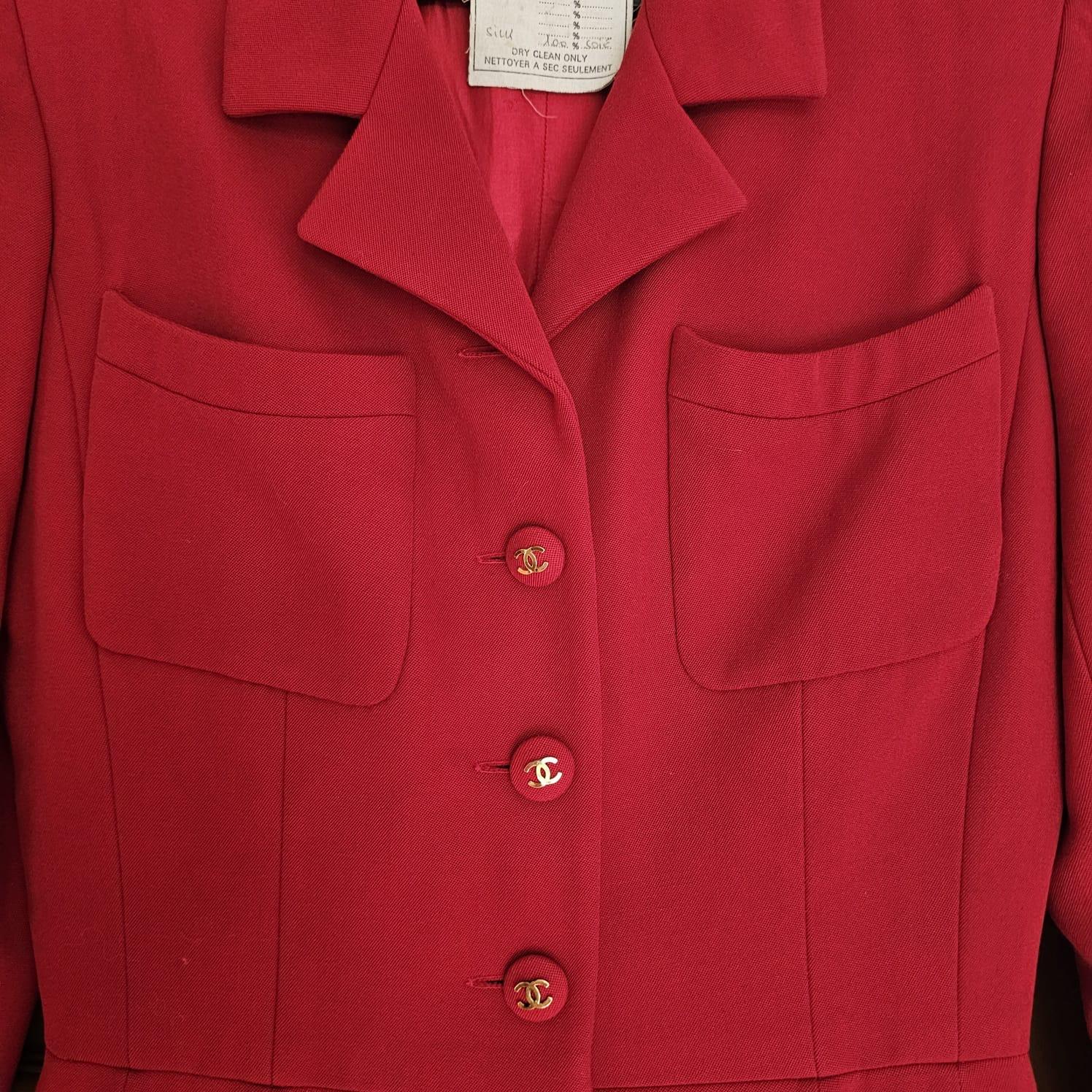 Overall in very good vintage condition. Minor signs of wash. Comes with the belt. Intricate CC buttons.