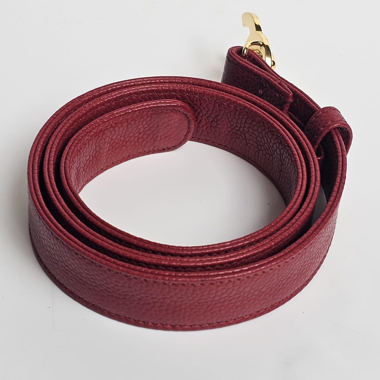 Marrone Cintura sottile vintage Chanel Red Caviar CC Turnlock in vendita