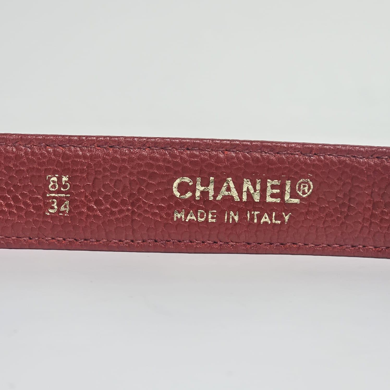 Donna Cintura sottile vintage Chanel Red Caviar CC Turnlock in vendita