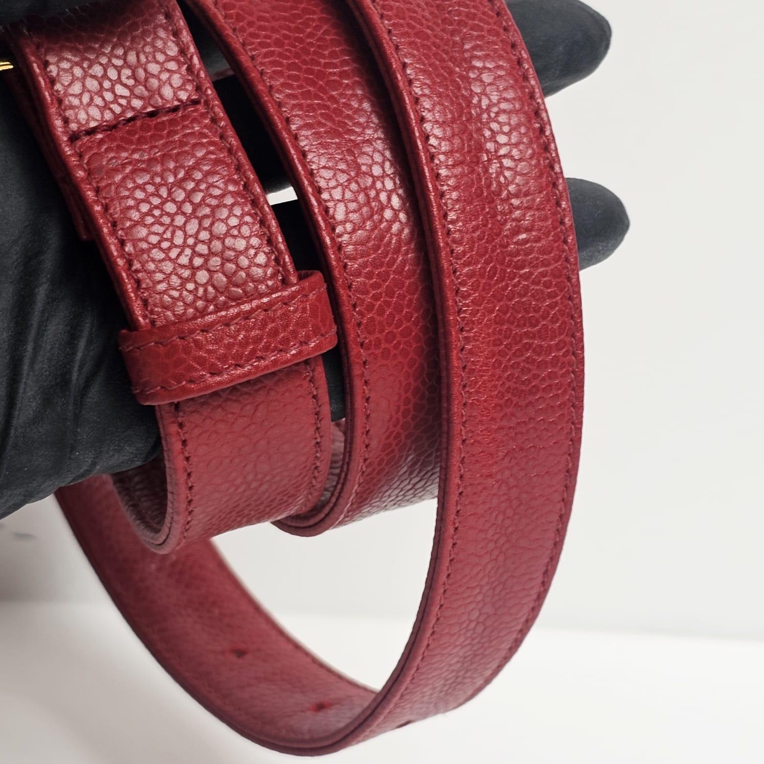 Cintura sottile vintage Chanel Red Caviar CC Turnlock in vendita 3