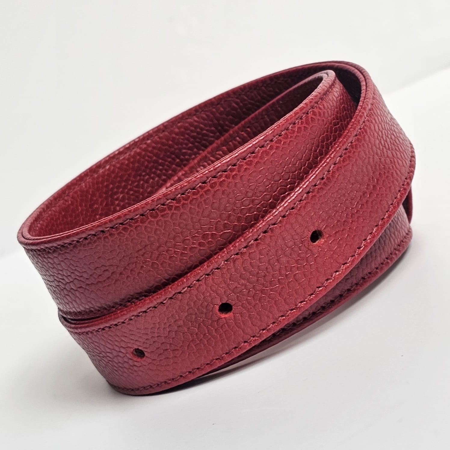 Cintura sottile vintage Chanel Red Caviar CC Turnlock in vendita 4