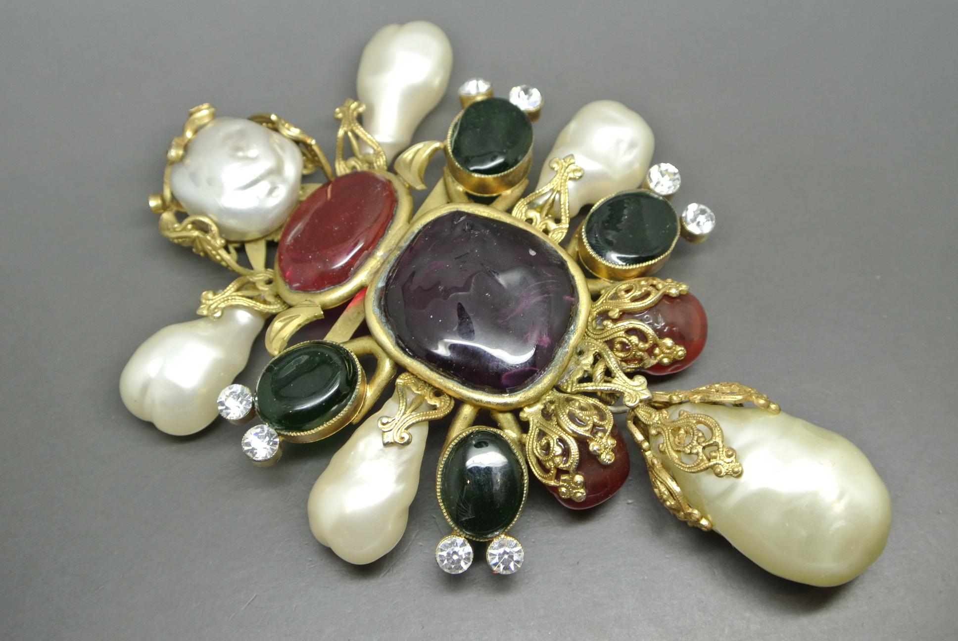 Vintage Chanel Red Green Poured Glass Gripoix baroque Pearl large Brooch For Sale 1