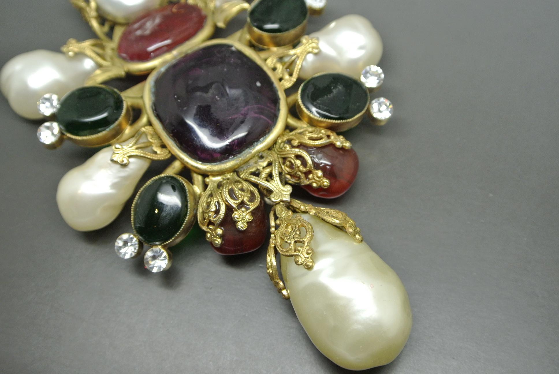 Vintage Chanel Red Green Poured Glass Gripoix baroque Pearl large Brooch For Sale 2