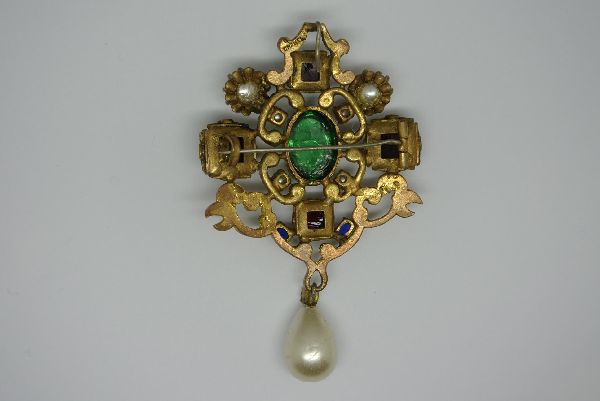 A museum quality Chanel brooch, in a byzantine style.  
Comes with classic red and green poured glass,
made by Gripoix workshop.
designed by Robert Goossens

