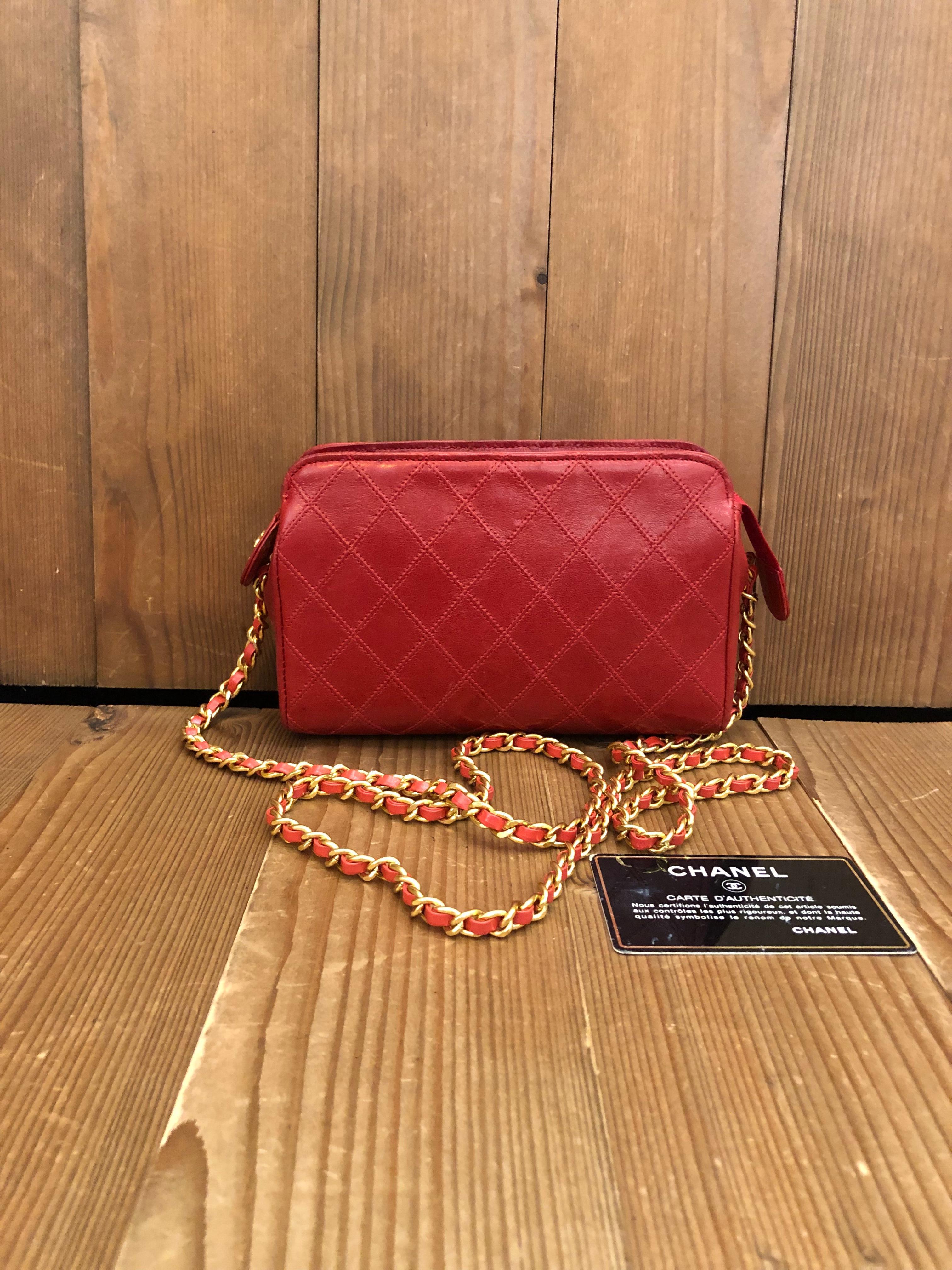 This vintage CHANEL vanity pouch bag is crafted of diamond quilted lambskin leather in red. Top zipper closure opens to a new interior in beige. Holo 3xxxxxx series (1994 - 1996) made in France (stamps removed in the re-lining process). Measures