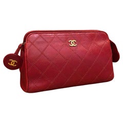 Vintage CHANEL Rote gesteppte Lammfell-Lederbeuteltasche Clutch ( Alt)