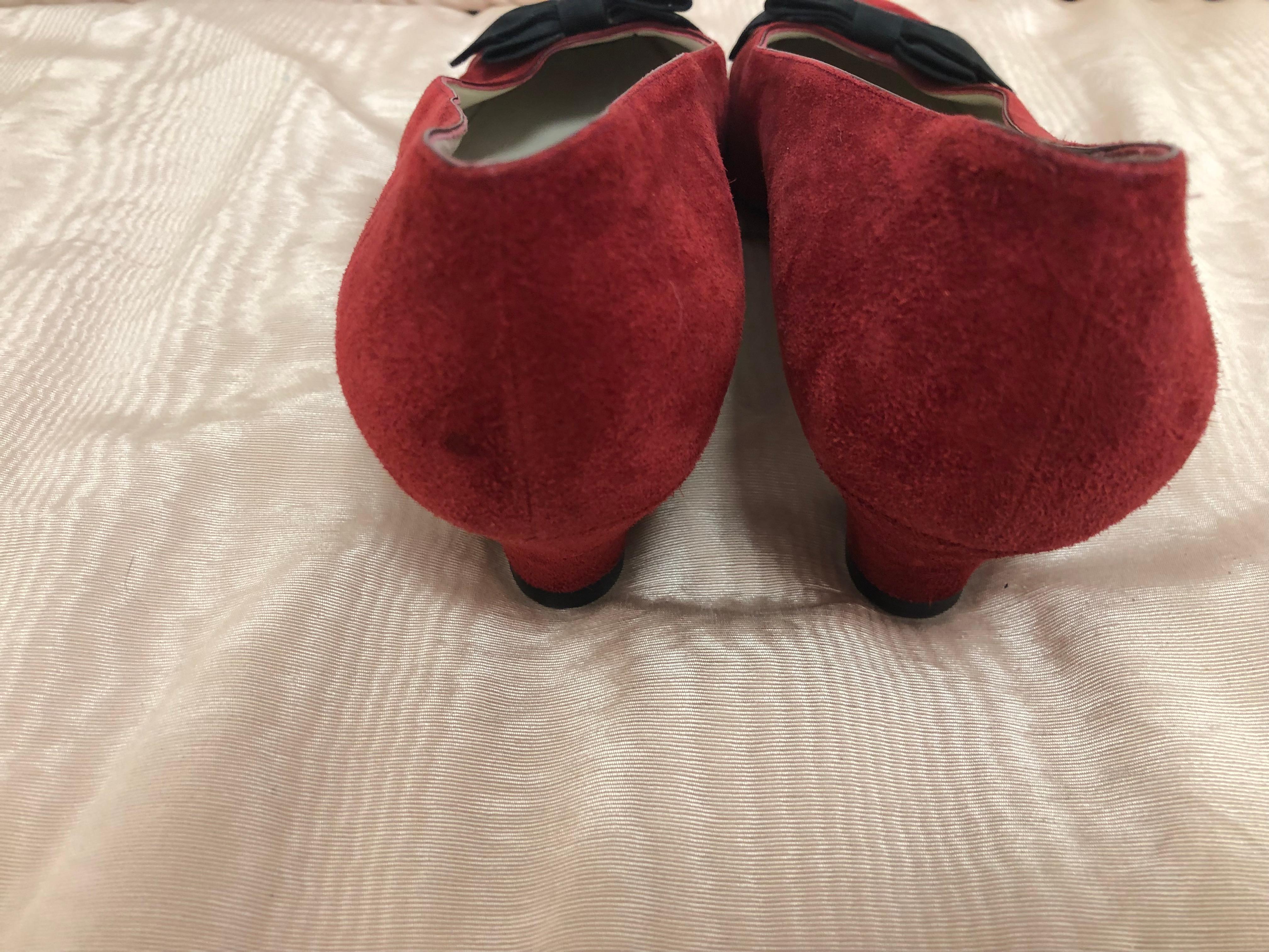 Vintage Chanel Red Suede Pumps w/Grosgrain Bows Size 8 In Good Condition In Port Hope, ON
