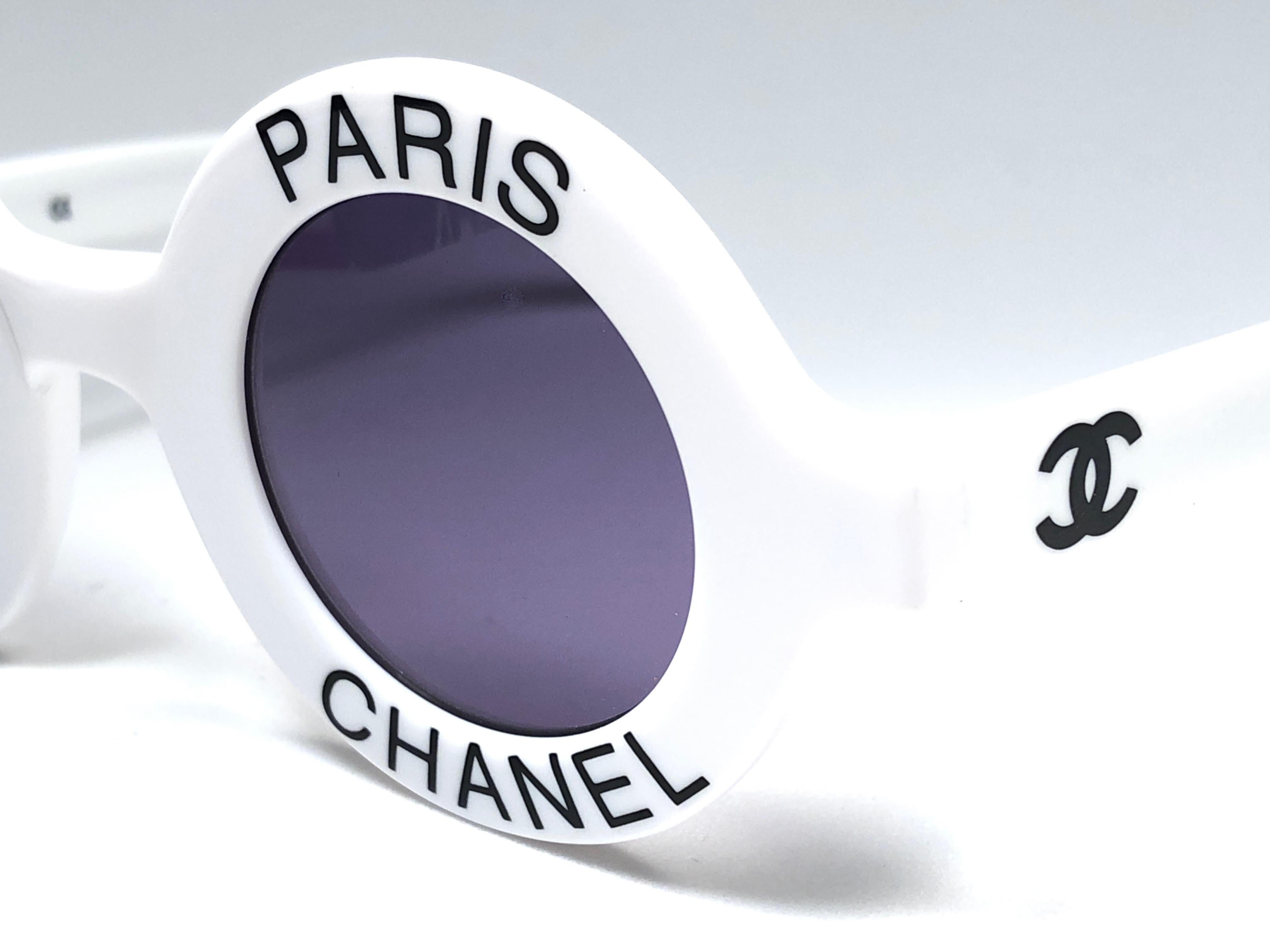 Vintage Chanel Runde „Chanel Paris“ Weiße Sonnenbrille, hergestellt in Italien  im Angebot 2