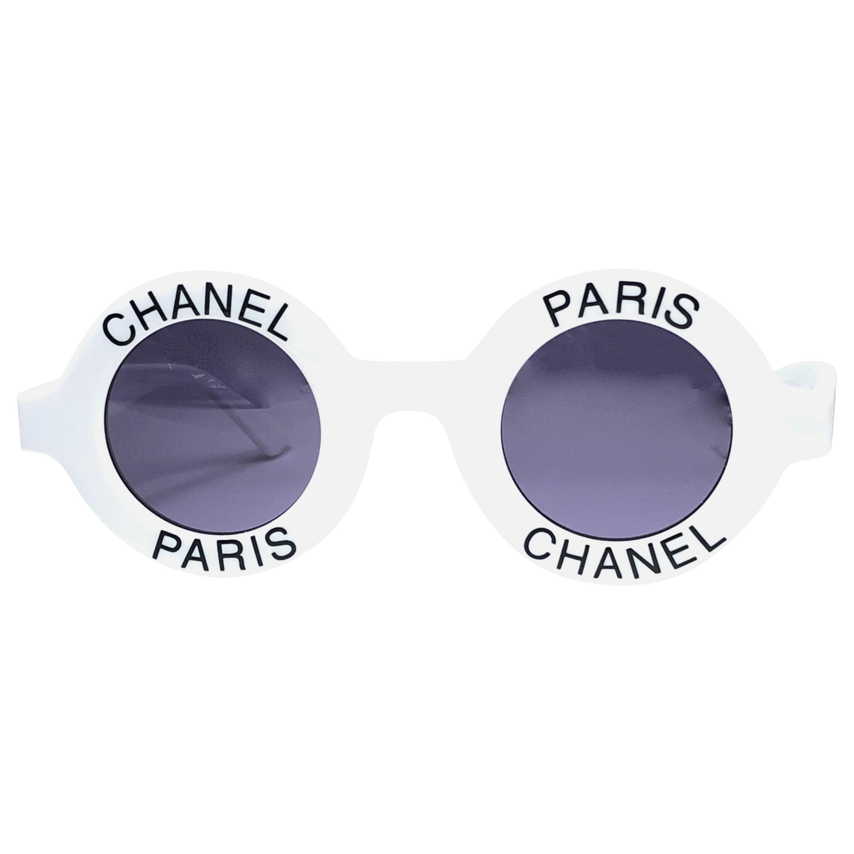 Vintage Chanel Runde „Chanel Paris“ Weiße Sonnenbrille, hergestellt in Italien  im Angebot
