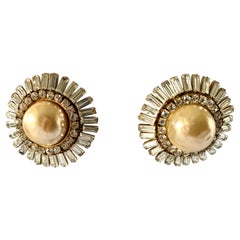 Chanel Statement-Ohrringe mit runden Perlen und Diamanten