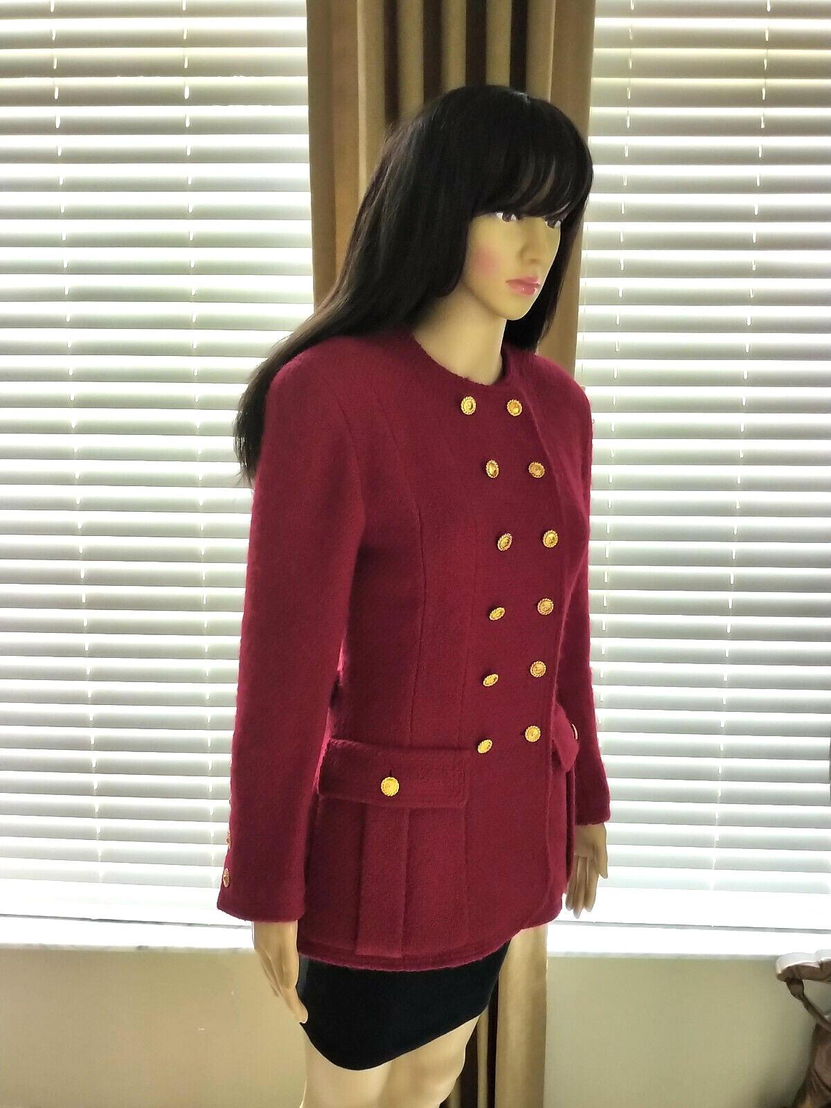 Vintage Chanel Ruby Red (24) 18K Gold CC Buttons Tweed Jacket FR 36/ US 2 4 In Excellent Condition For Sale In Ormond Beach, FL