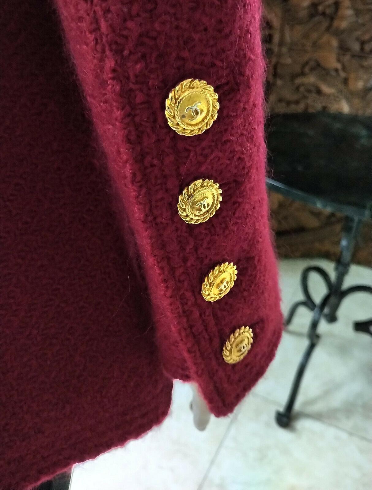 Vintage Chanel Ruby Red (24) 18K Gold CC Buttons Tweed Jacket FR 36/ US 2 4 For Sale 4