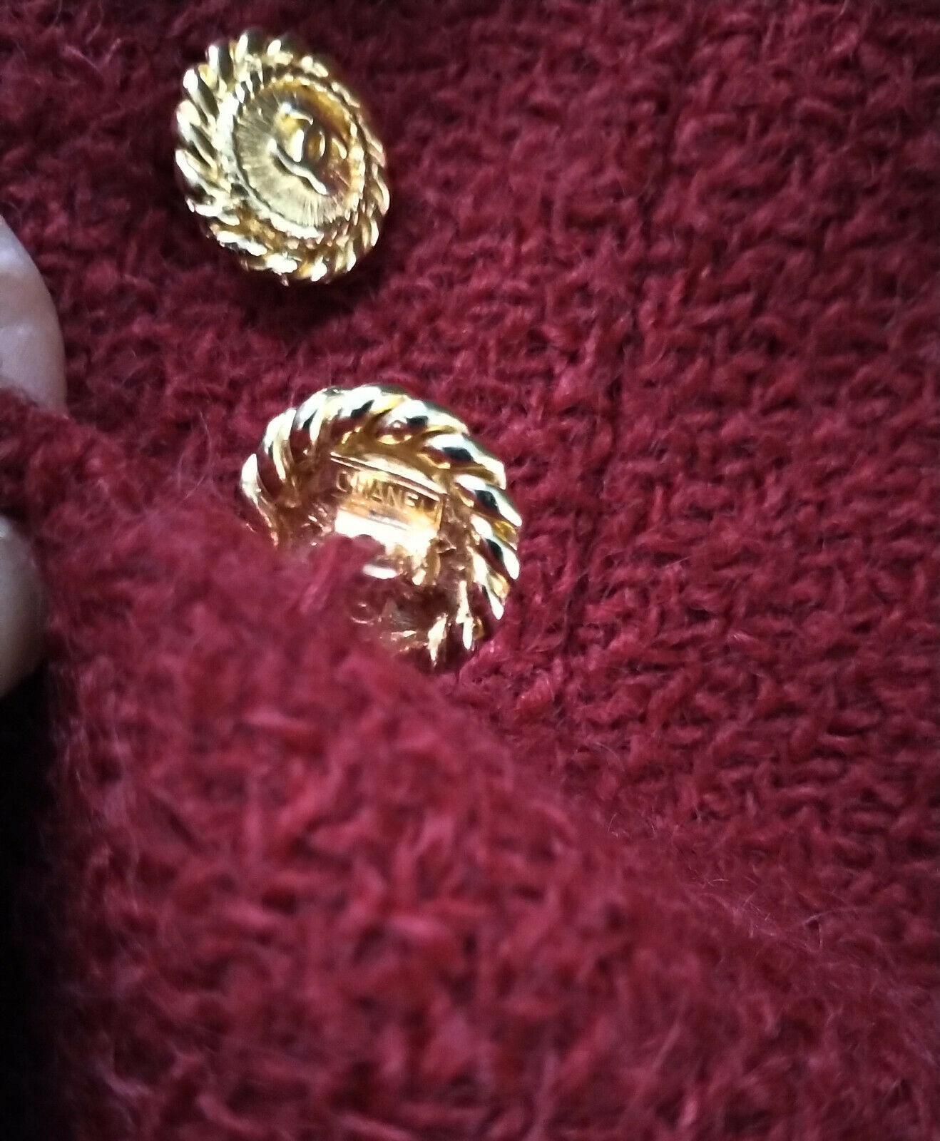 Vintage Chanel Ruby Red (24) 18K Gold CC Buttons Tweed Jacket FR 36/ US 2 4 For Sale 5
