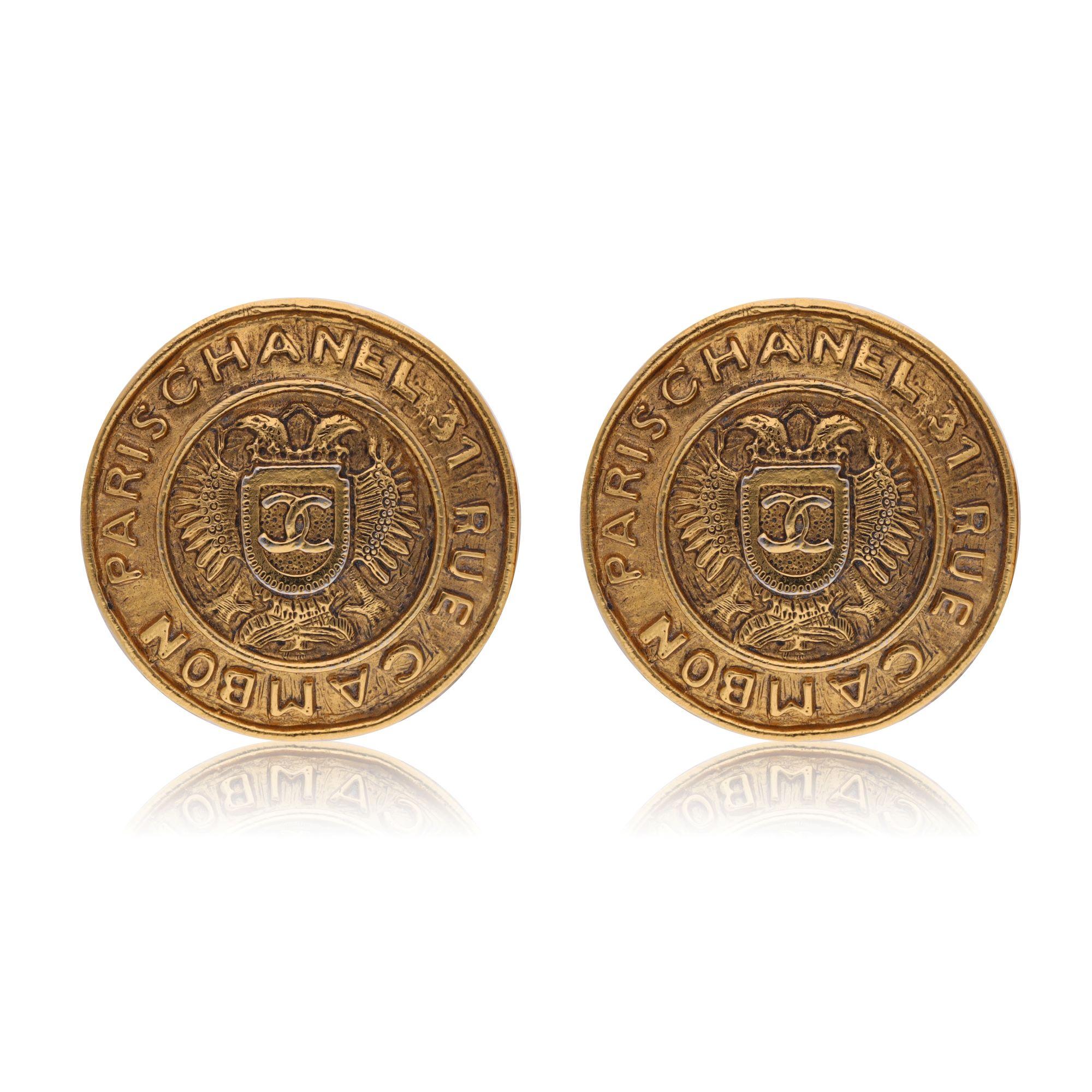 Vintage Chanel Rue Cambon Crest Earrings In Good Condition For Sale In Dubai, DU