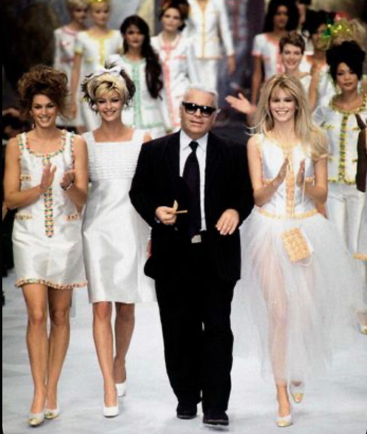 Robe vintage Chanel Runway 1996 F/W de Karl Lagerfeld portée par Linda Evangelista Pour femmes en vente