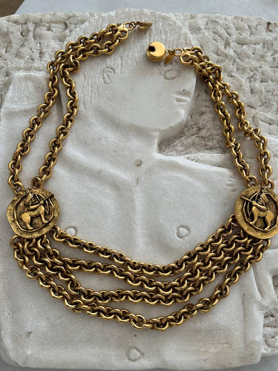 Vintage Chanel Sagittarius Medaillon-Halskette mit Kragen, Vintage, 1984  im Zustand „Gut“ im Angebot in New York, NY